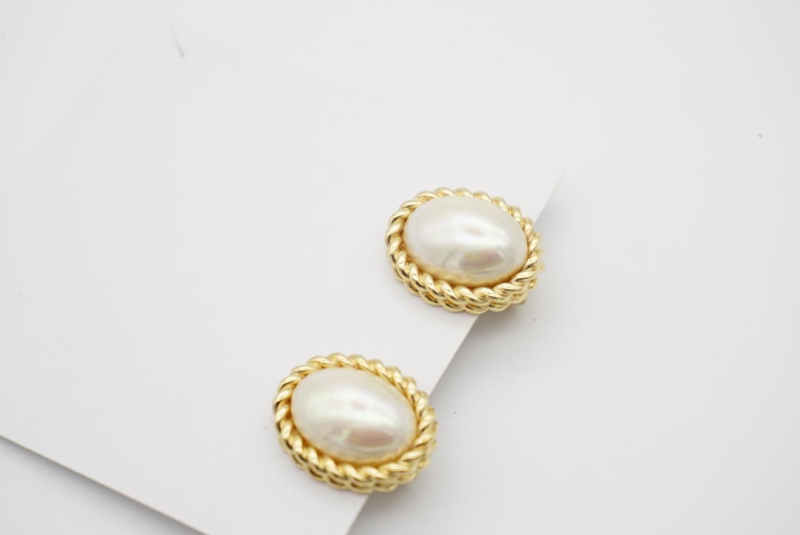 Christian Dior Vintage 1980s Oval White Pearl Swirl Twist Gold Clip On Earrings 3