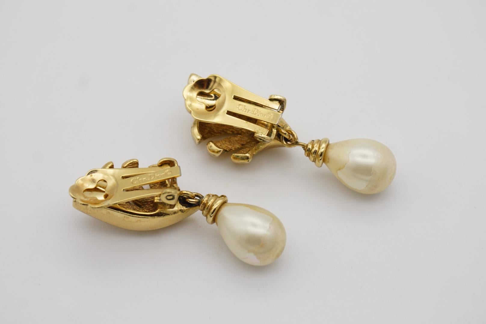 Christian Dior Vintage 1980s Pearl Water Tear Fan Shell Gold Drop Clip Earrings  For Sale 3