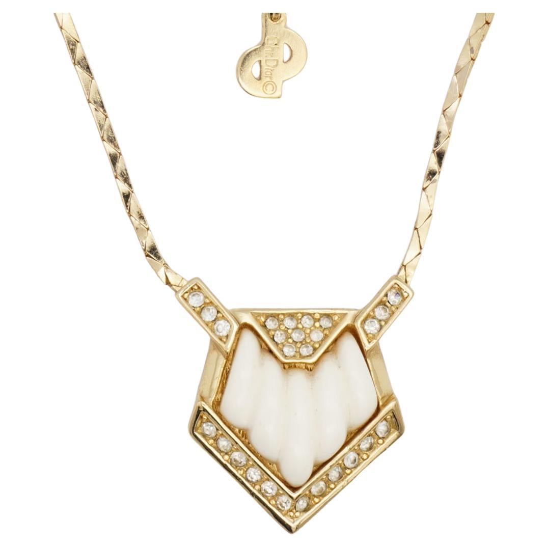 Christian Dior Vintage 1980s Unisex Pentagon Triangle White Crystals Pendant Modenist Elegant Necklace, Gold Tone.

Very excellent condition. 100% Genuine. Marked 'Chr.Dior (C) '

It is around 40 years old. This is a very stylish and rare piece of