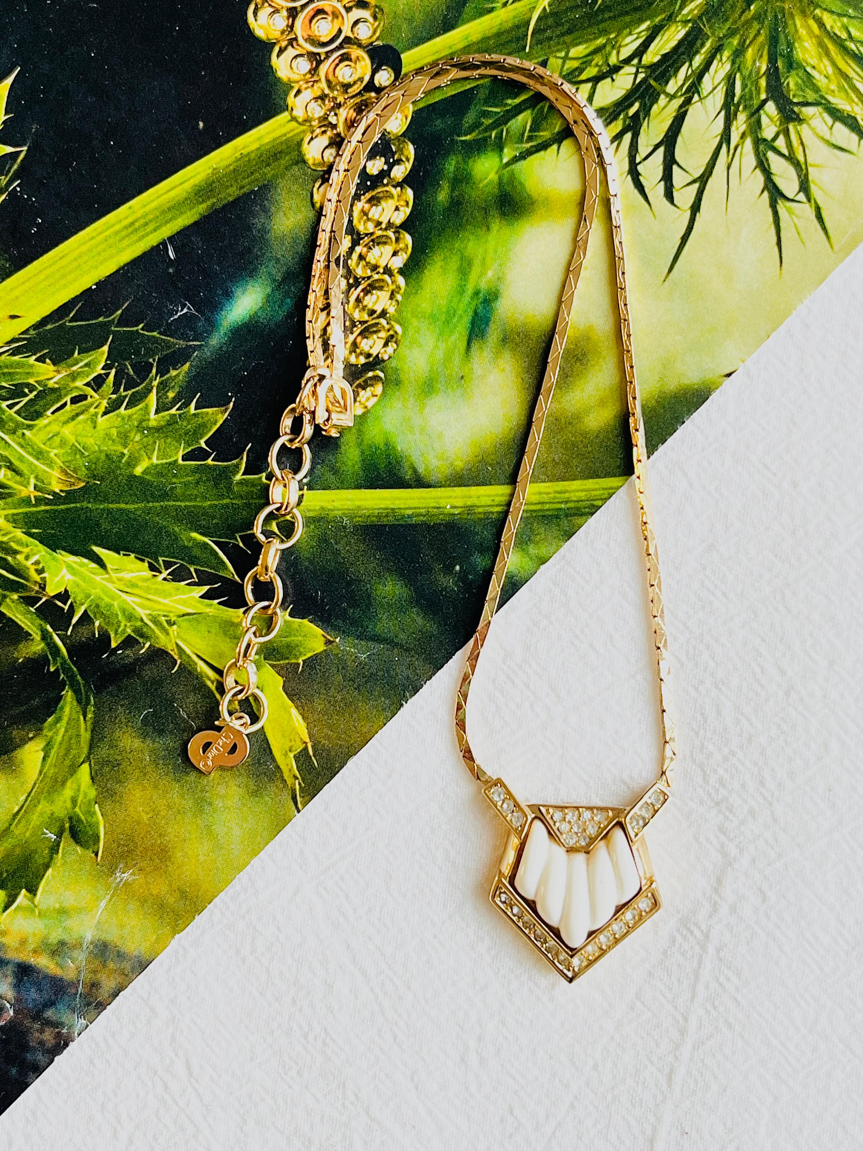 Christian Dior Vintage 1980s Pentagon Triangle White Pendant Crystals Necklace In Excellent Condition For Sale In Wokingham, England