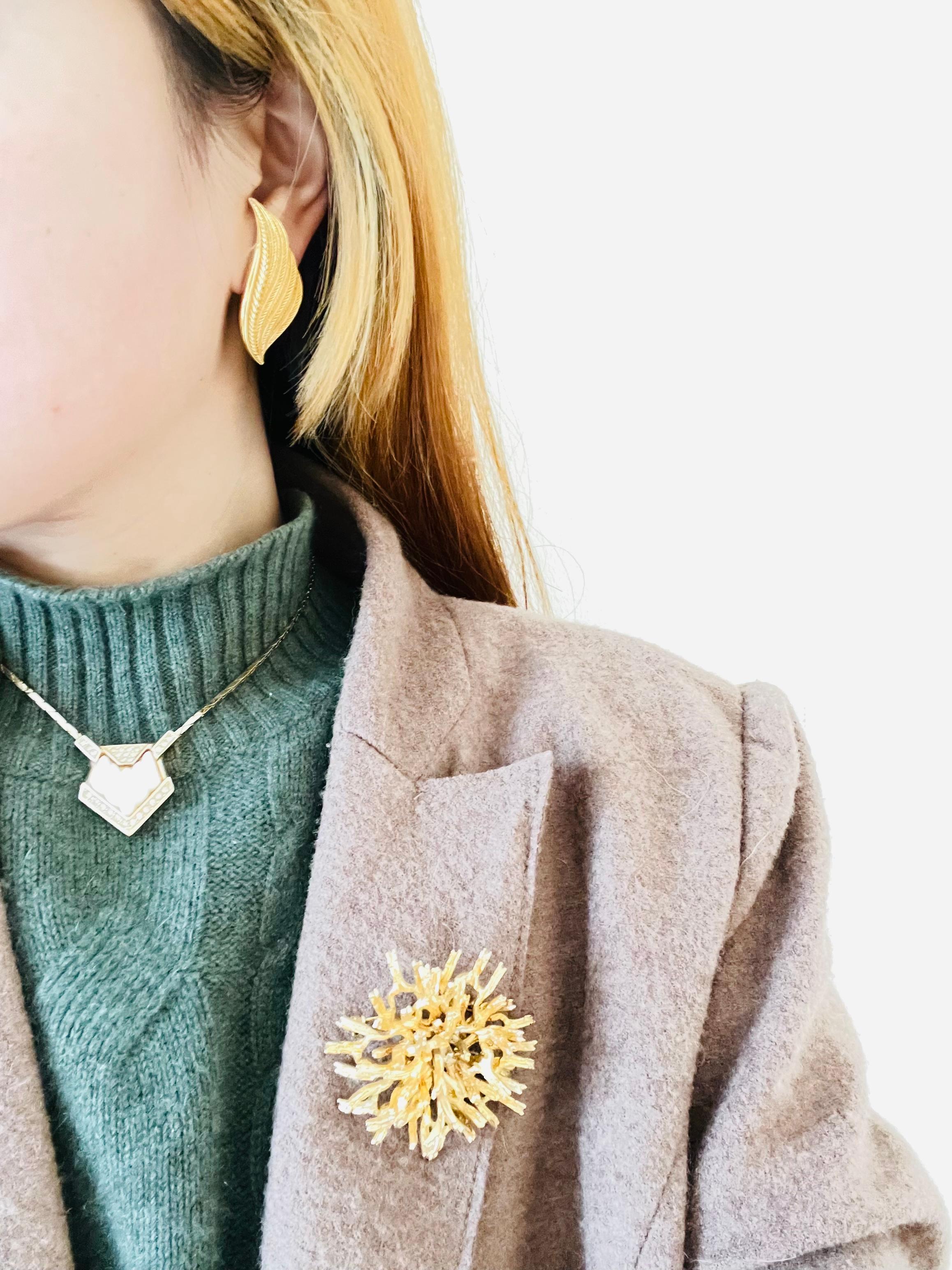 Christian Dior Vintage 1980s Pentagon Triangle White Pendant Crystals Necklace For Sale 3