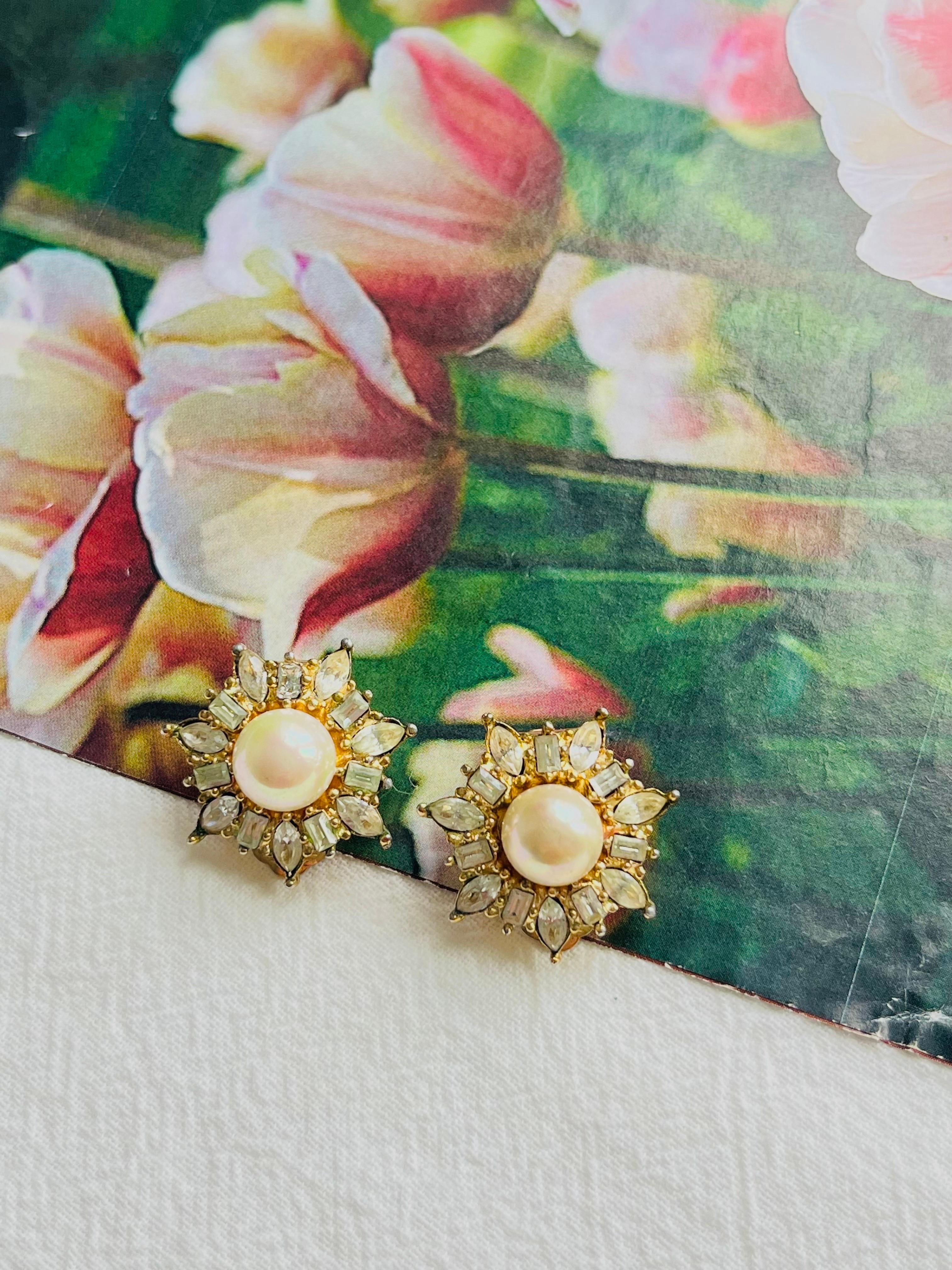 Christian Dior Vintage 1980s Radiant Flower Snowflake Pearl Crystals Earrings In Good Condition For Sale In Wokingham, England