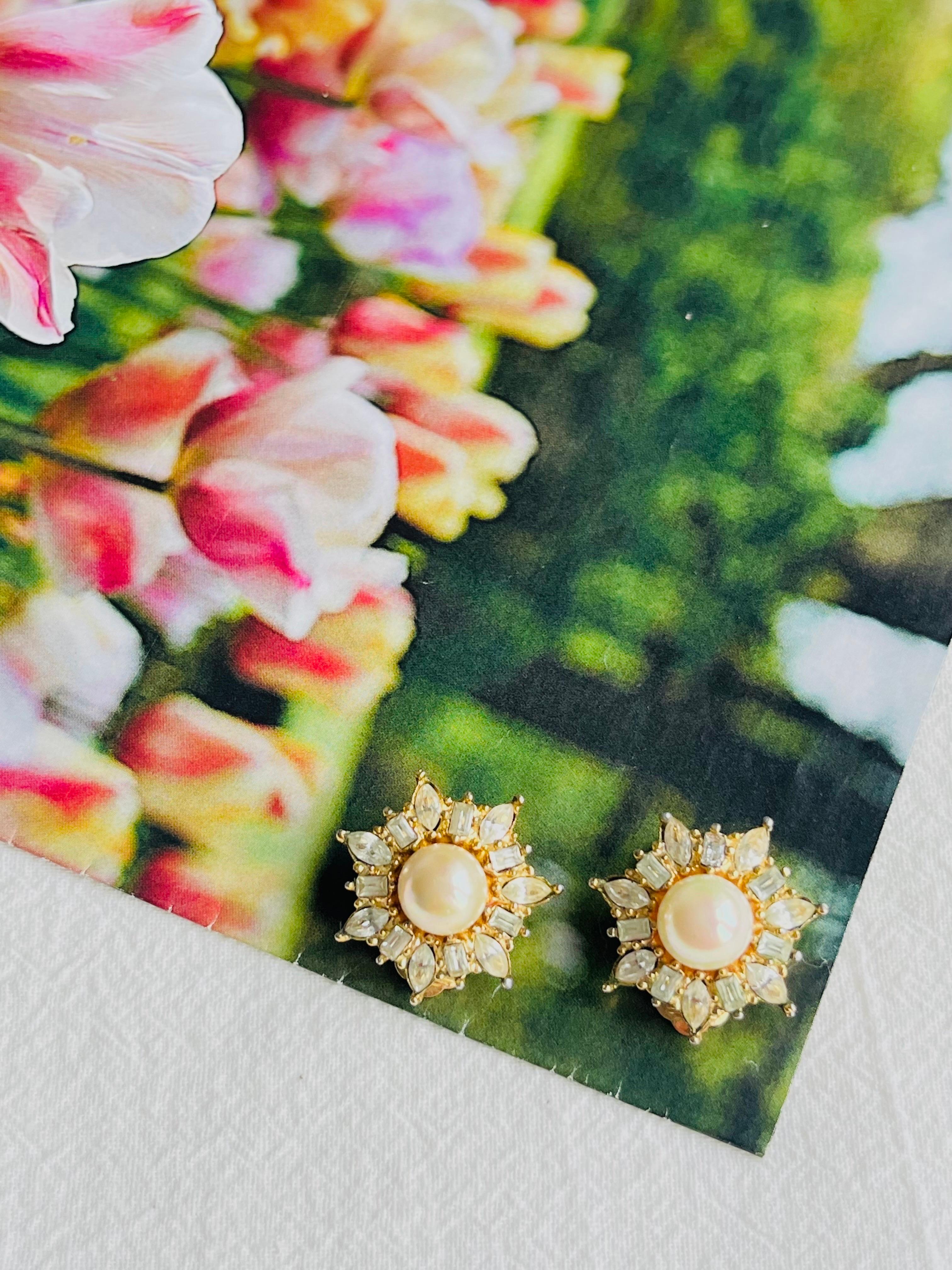 Christian Dior Vintage 1980s Radiant Flower Snowflake Pearl Crystals Earrings In Good Condition For Sale In Wokingham, England