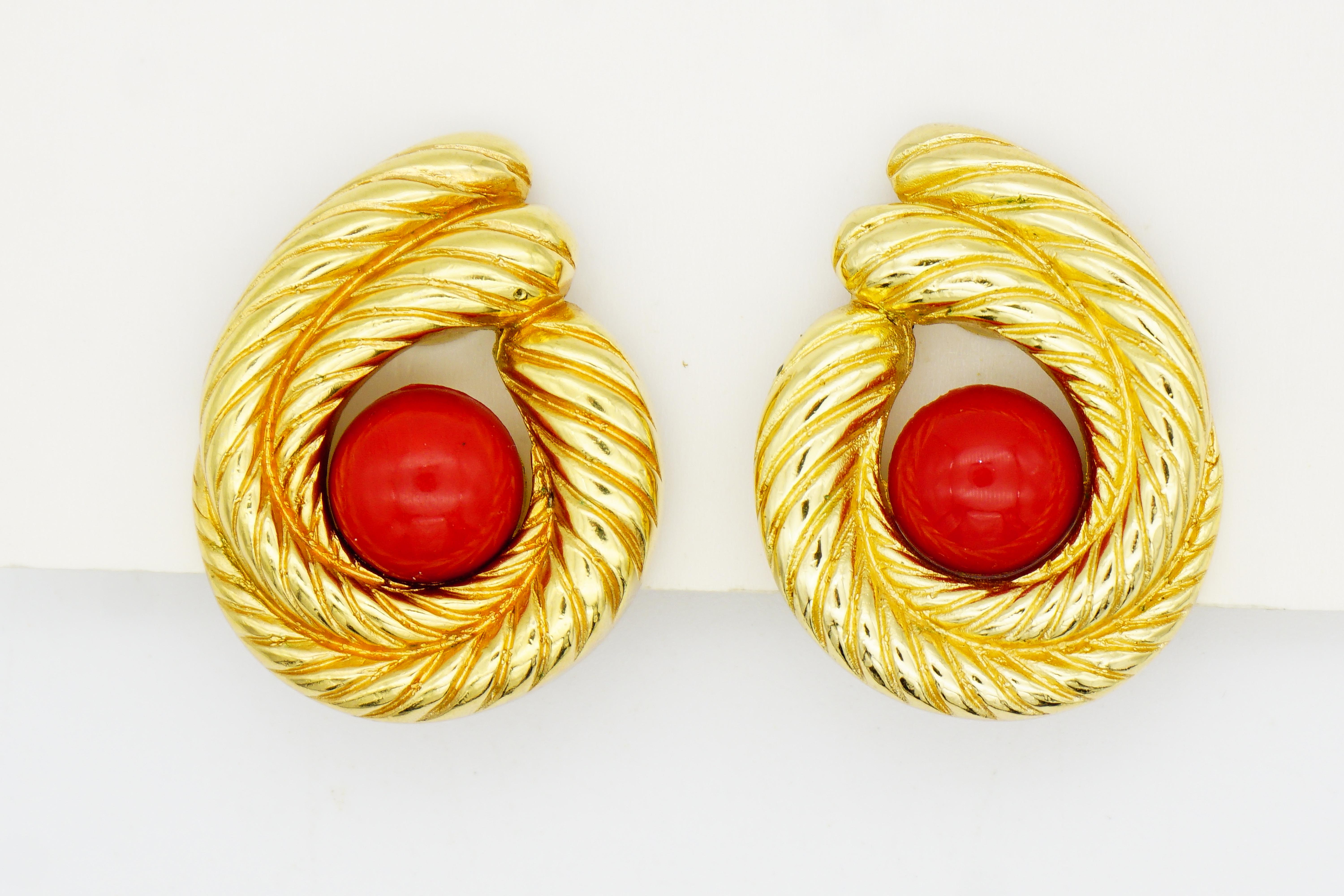 Christian Dior Vintage 1980s Rot Cabochon Double Swirl Twist Rope Clip Ohrringe im Angebot 2