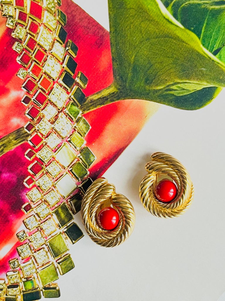 Christian Dior Vintage 1980s Red Round Pearl Double Swirl Gold Clip