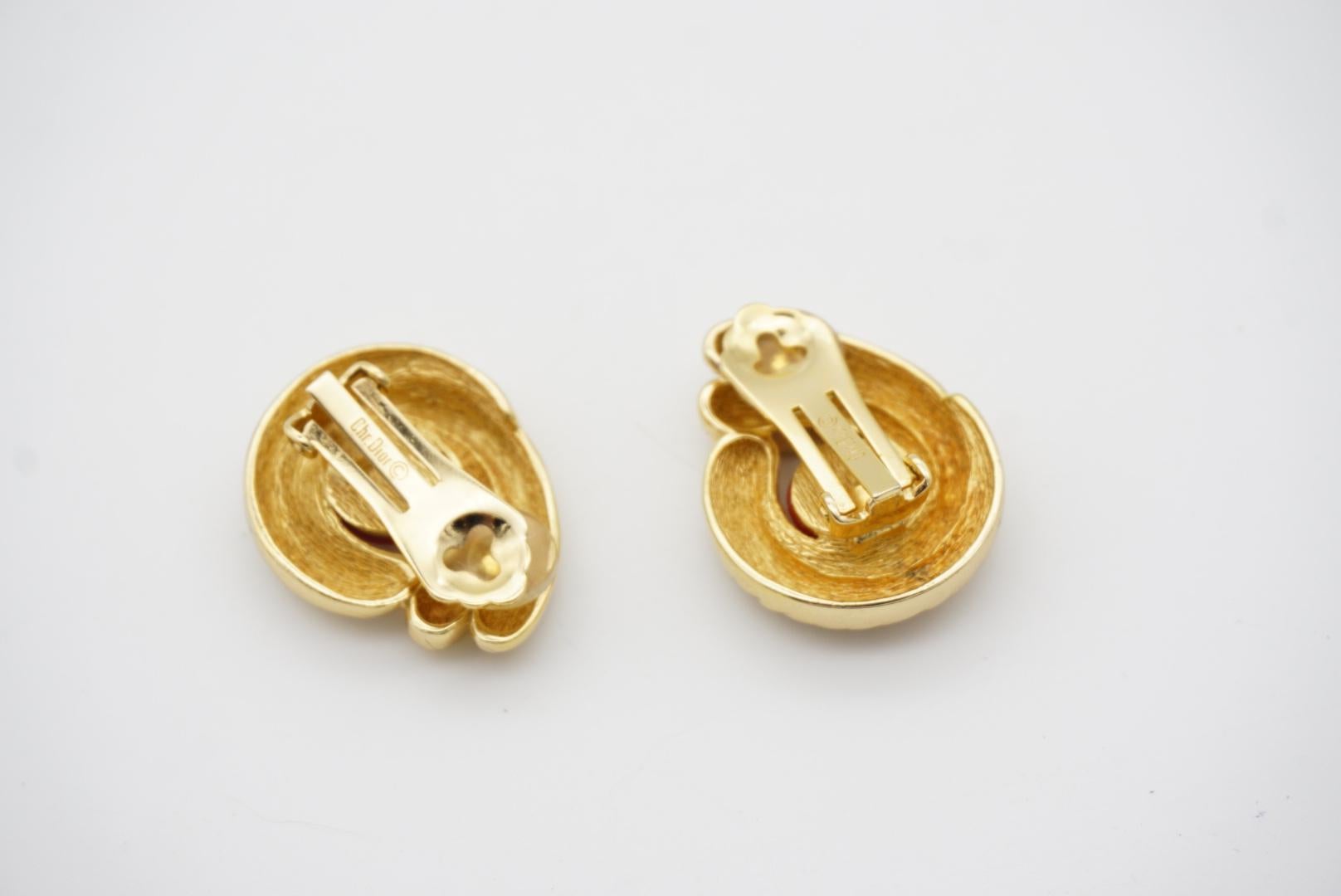 Christian Dior Vintage 1980s Red Round Pearl Double Swirl Gold Clip Earrings For Sale 4
