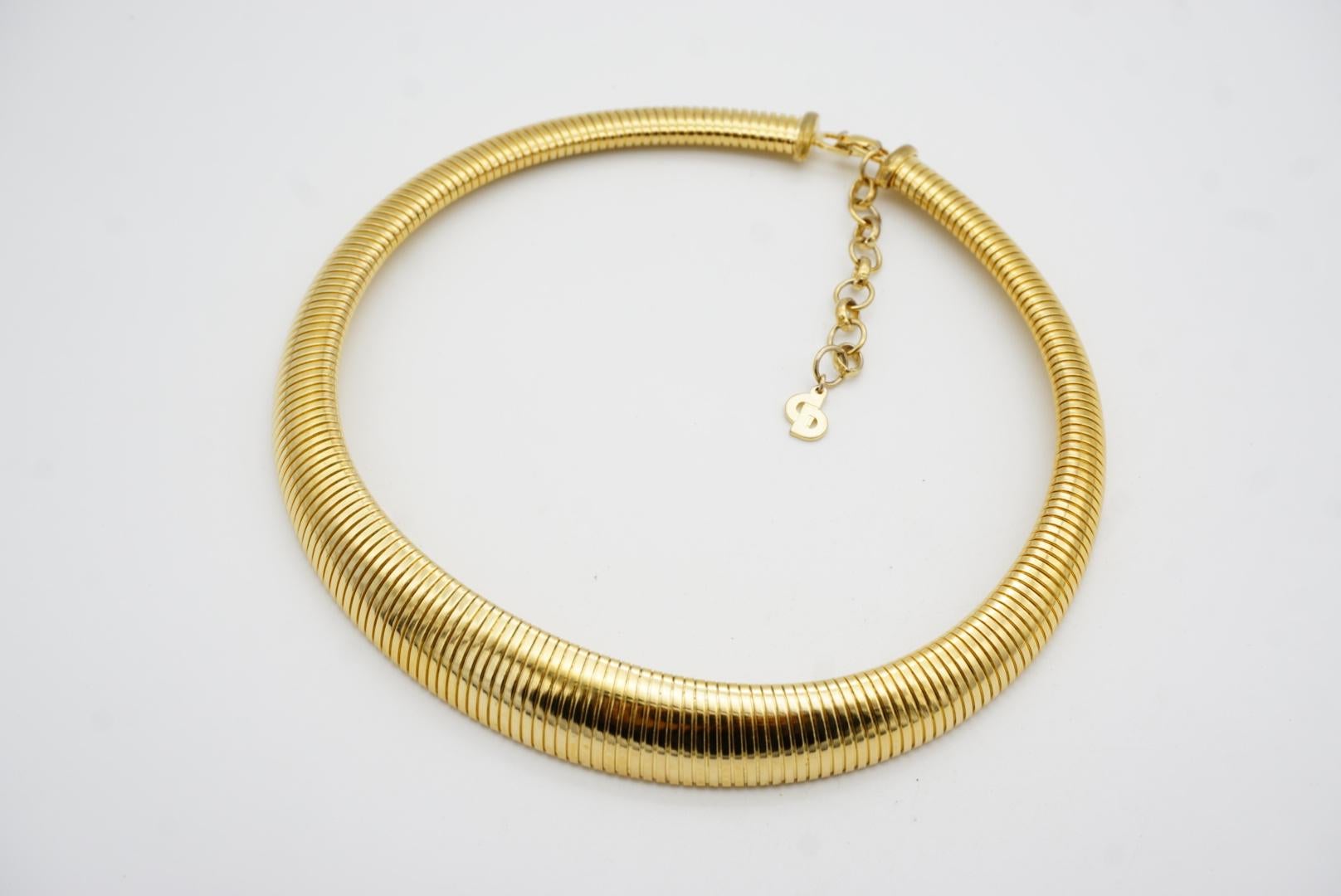 Christian Dior Vintage 1980s Ribbed Adjustable Omega Snake Choker Gold Necklace For Sale 6