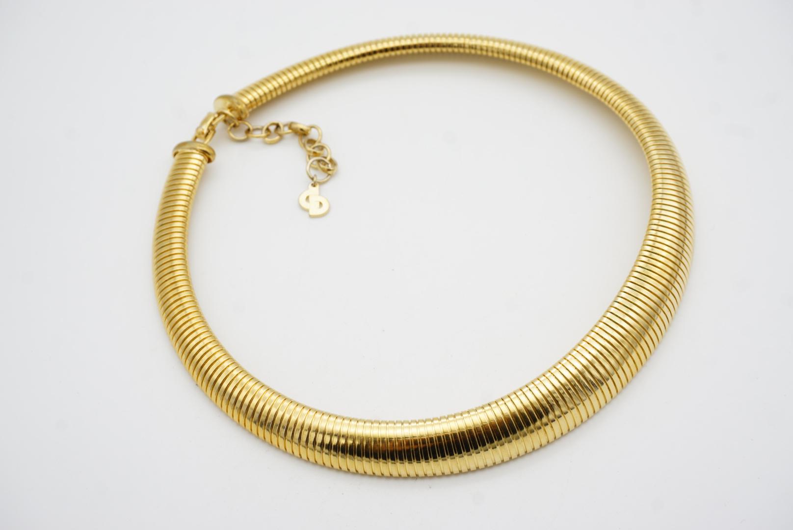 Christian Dior Vintage 1980s Ribbed Adjustable Omega Snake Choker Gold Necklace For Sale 7