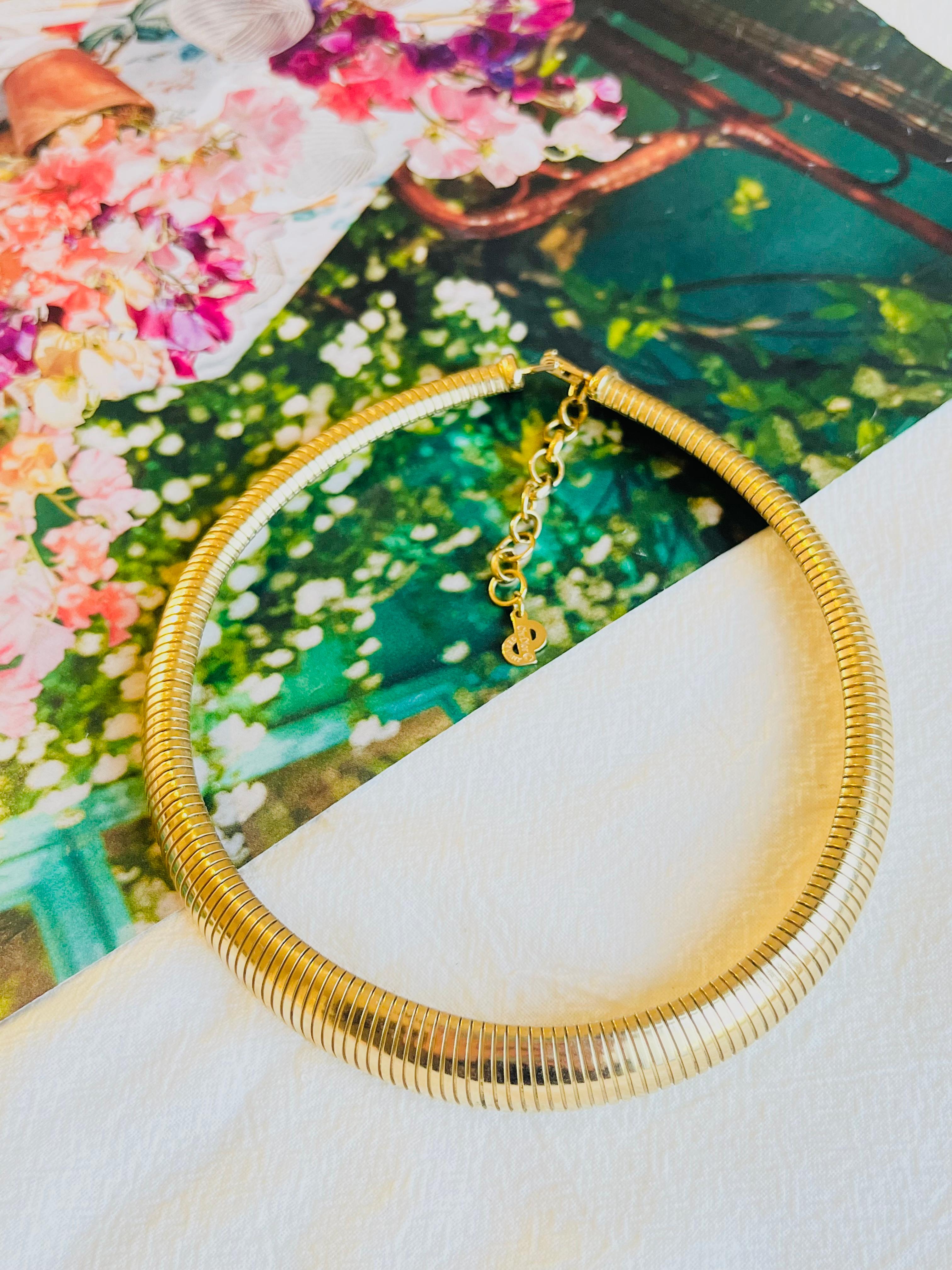 Very excellent condition. Not any colour loss. 100% Genuine.

Crafted from polished gold plated with a circular design, this choker necklace from Christian Dior is finished with a ribbed textured effect.

Marked 'Chr.Dior (C) '. Rare to
