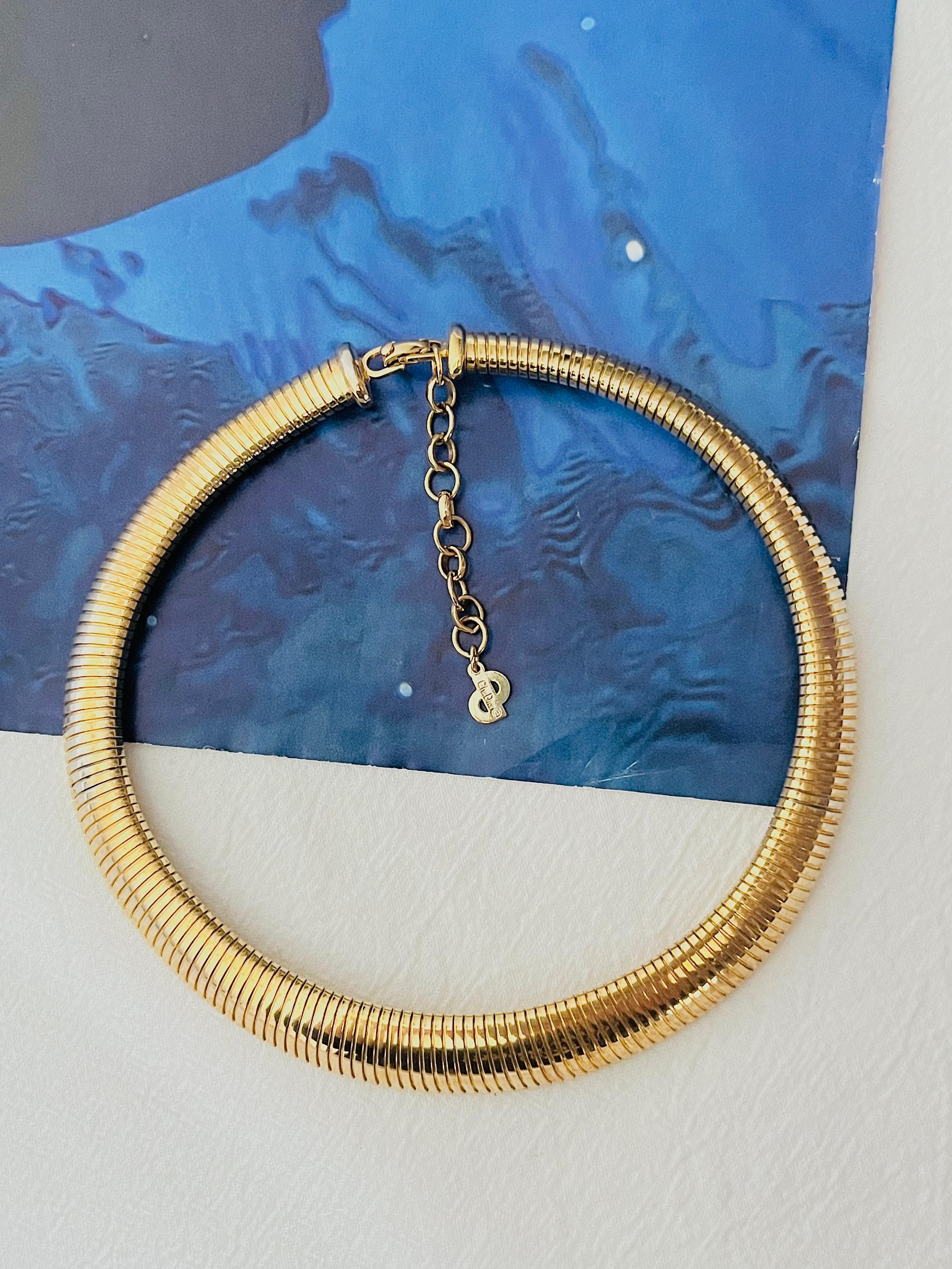 Art déco Christian Dior Vintage 1980 Ribbed Adjustable Omega Snake Choker Gold Necklace