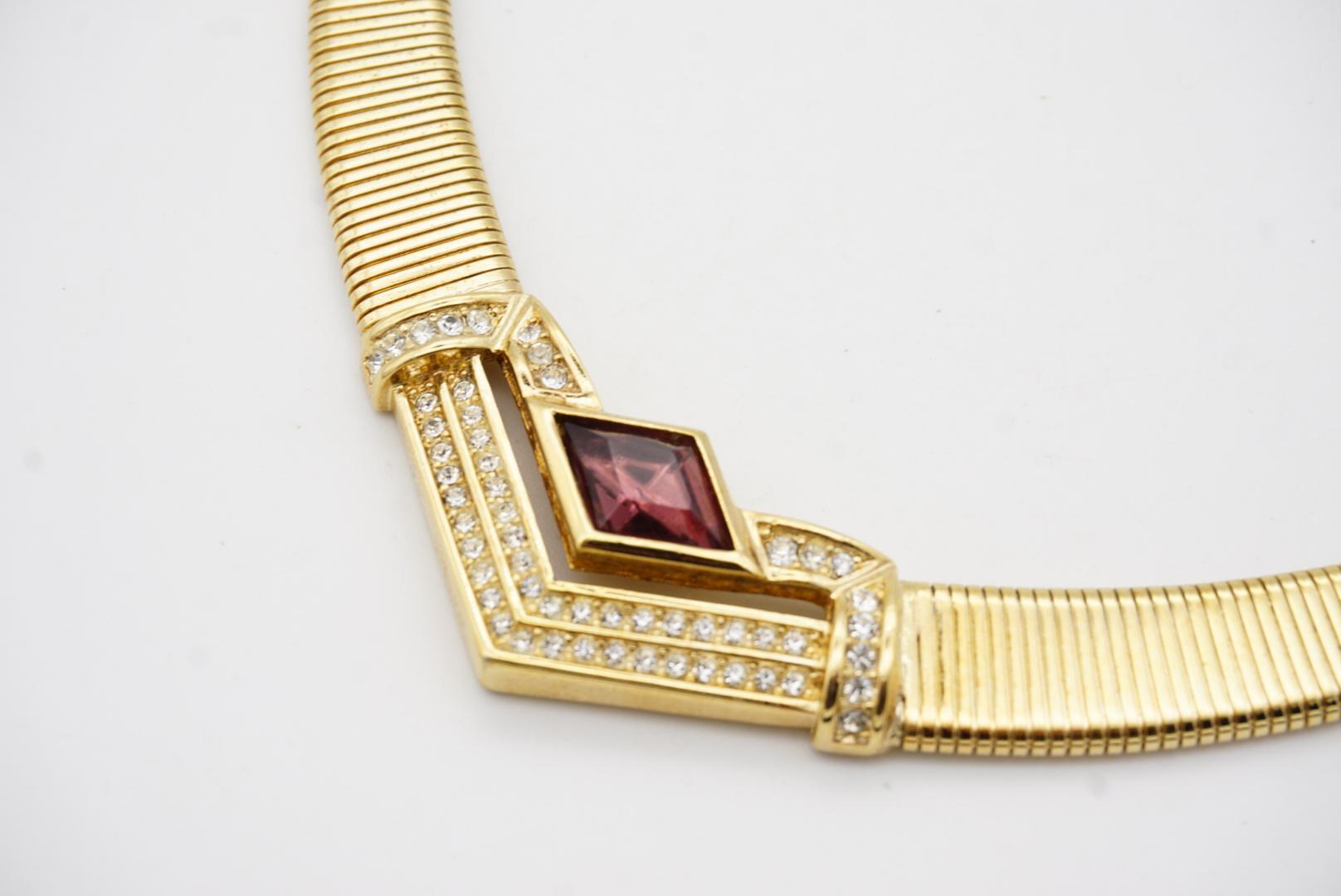 Christian Dior Vintage 1980s Ribbed Amethyst Crystals Triangle Omega Necklace For Sale 6