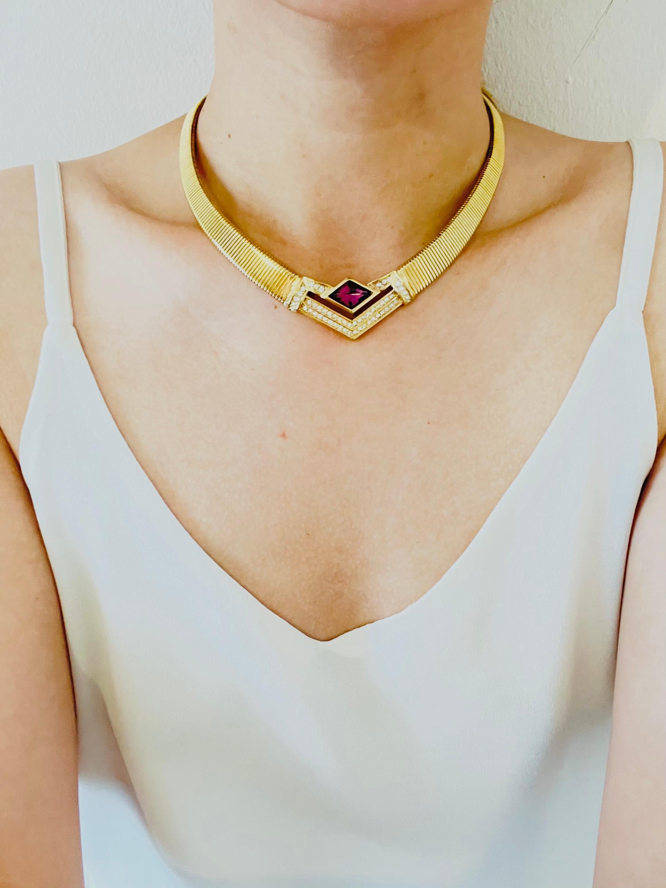 Christian Dior Vintage 1980s Ribbed Amethyst Crystals Triangle Omega Necklace For Sale 2