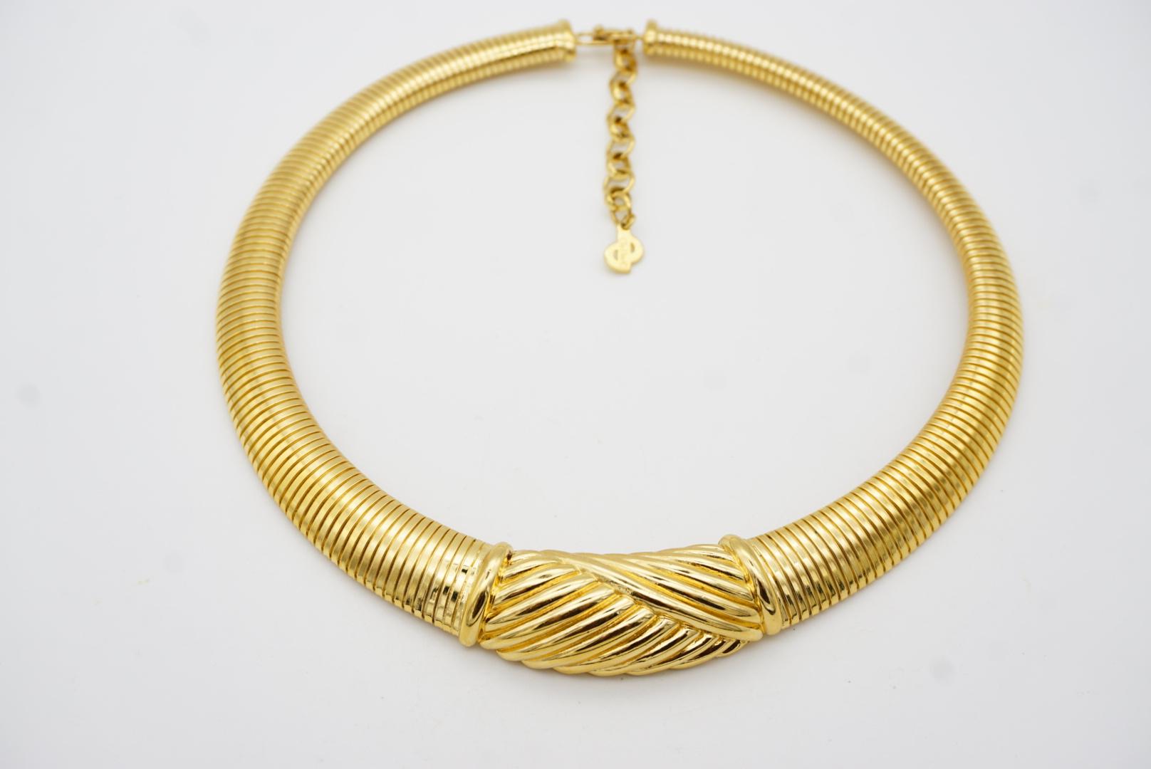 Christian Dior Vintage 1980s Ribbed Omega Snake Choker Gold Pendant Necklace 4