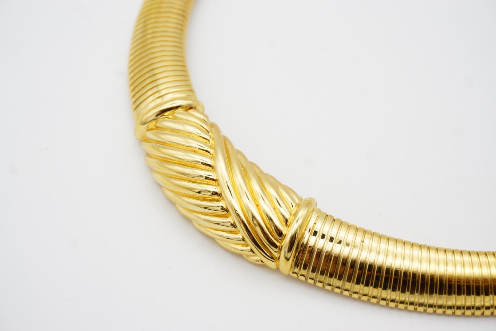 Christian Dior Vintage 1980s Ribbed Omega Snake Choker Gold Pendant Necklace 5