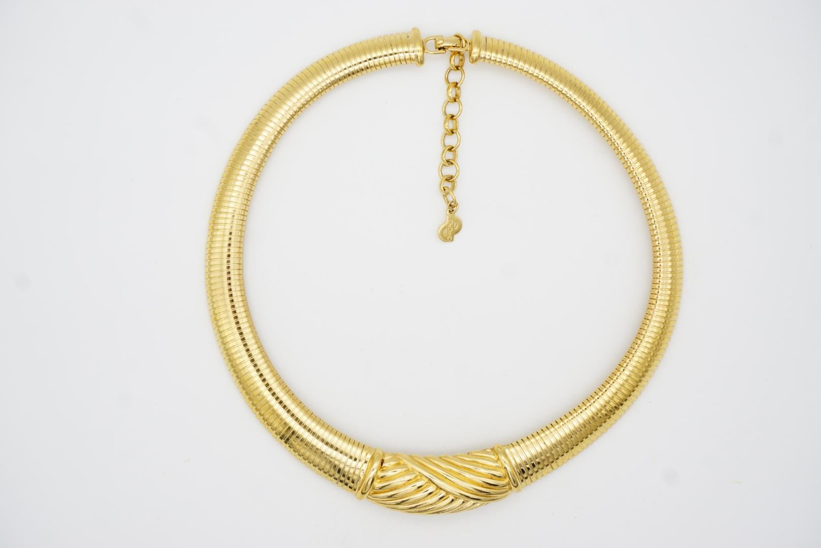 Christian Dior Vintage 1980s Ribbed Omega Snake Choker Gold Pendant Necklace 3