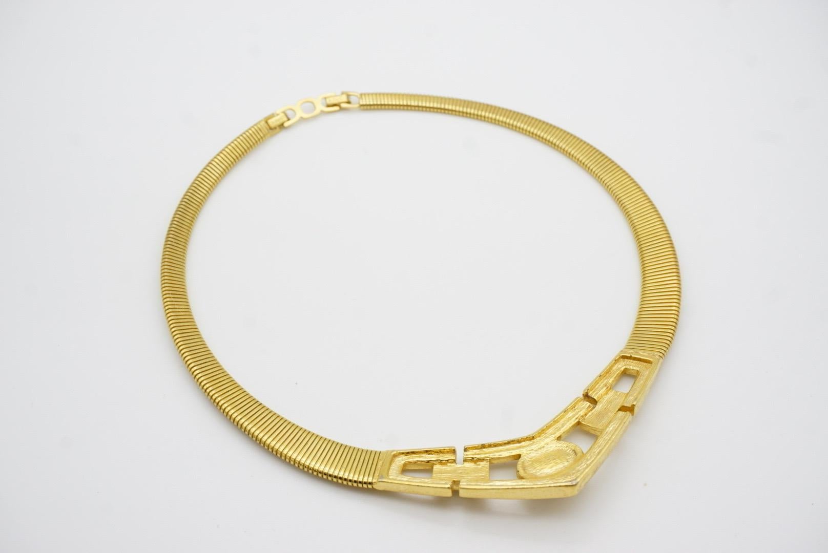 Christian Dior Vintage Años 80 Collar Omega Ovalado Calado Cristales Perla en venta 9