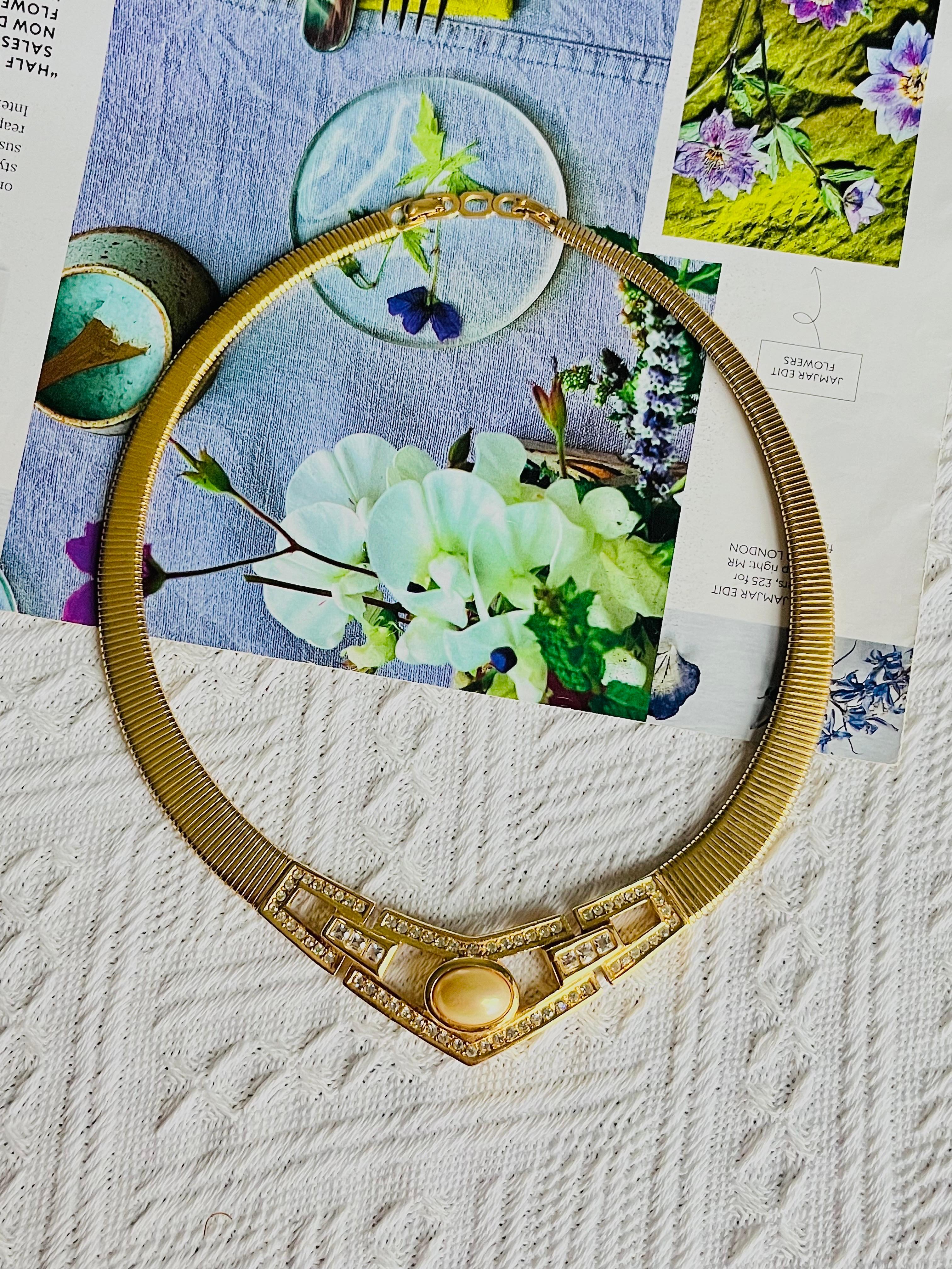 Femenino o masculino Christian Dior Vintage Años 80 Collar Omega Ovalado Calado Cristales Perla en venta