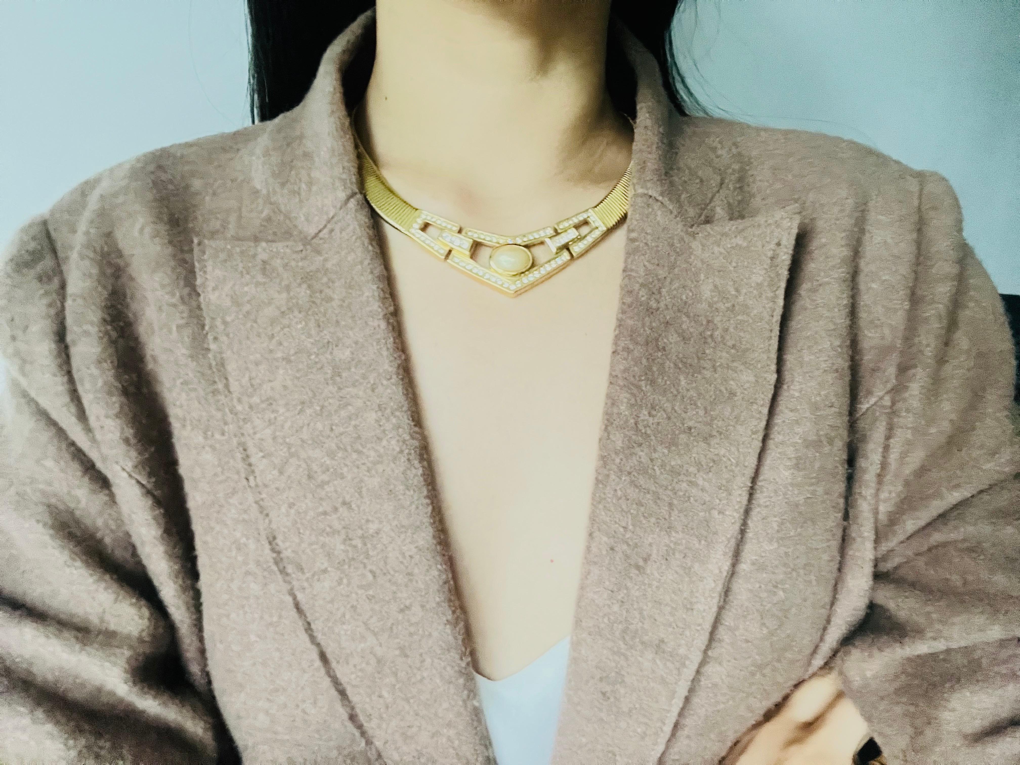 Christian Dior Vintage Años 80 Collar Omega Ovalado Calado Cristales Perla en venta 3
