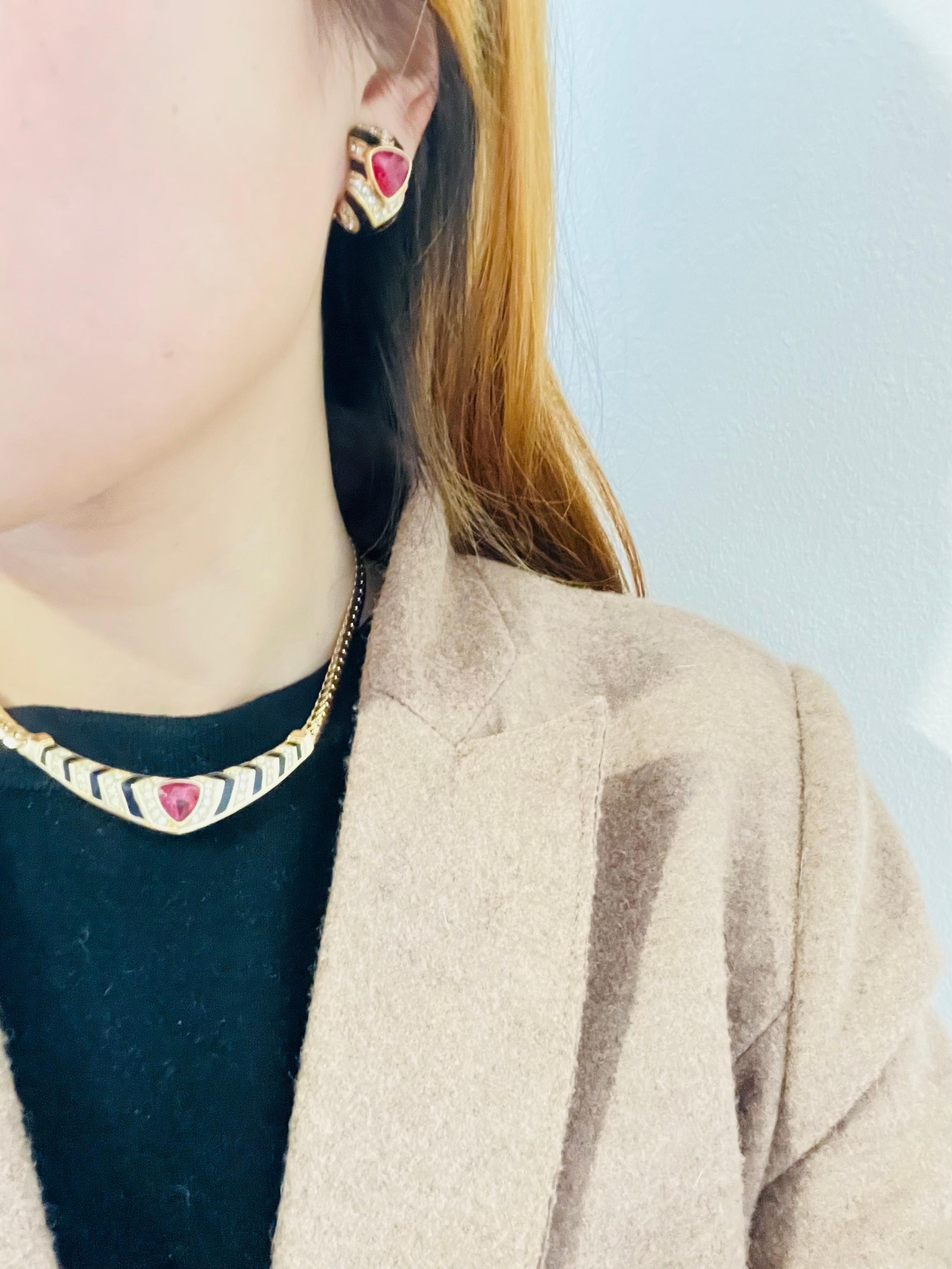 Christian Dior Vintage 1980s Ruby Black Crystals Triangle Pendant Gold Necklace For Sale 5