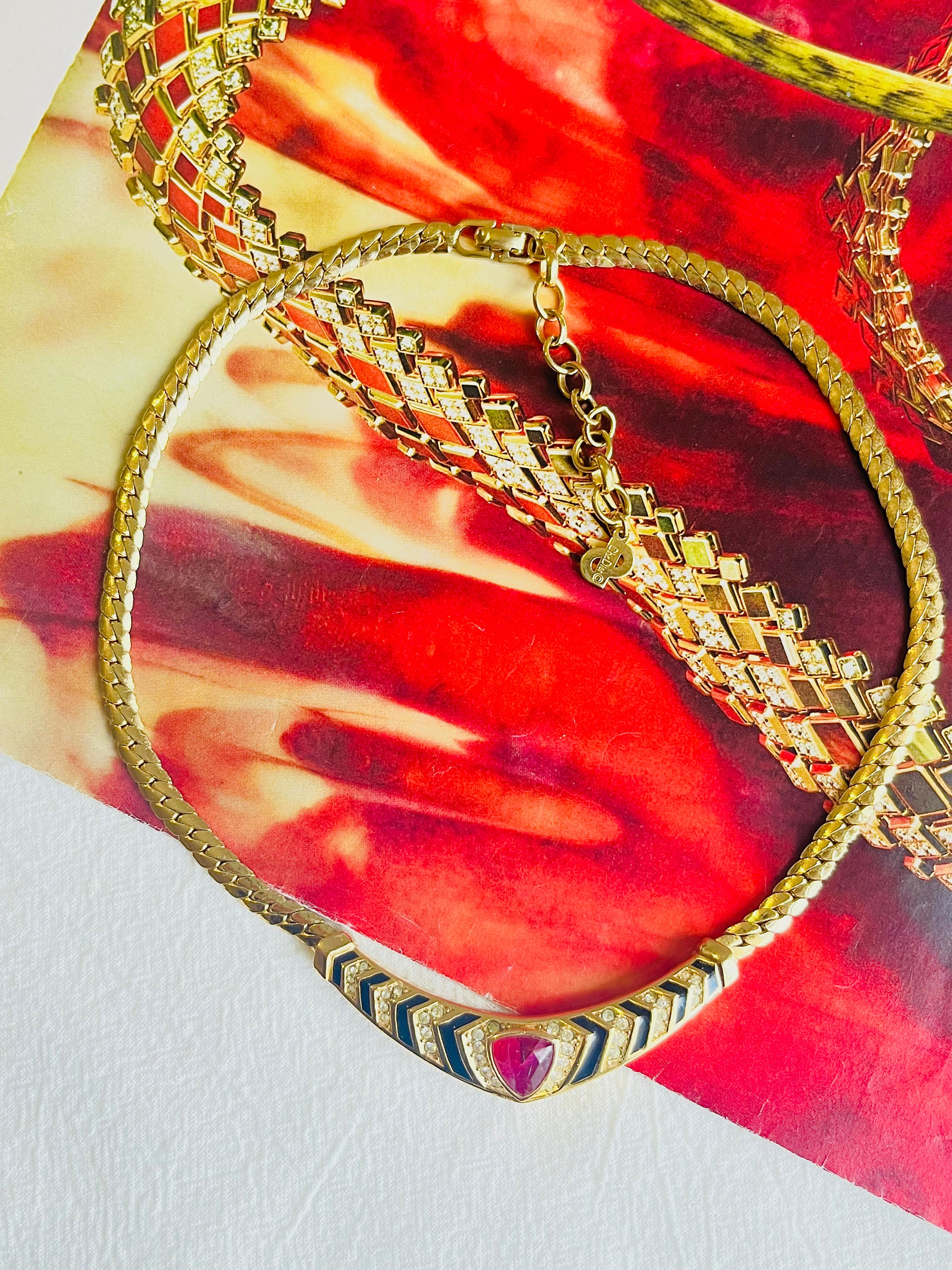 Christian Dior Vintage 1980s Ruby Black Crystals Triangle Pendant Gold Necklace In Excellent Condition For Sale In Wokingham, England