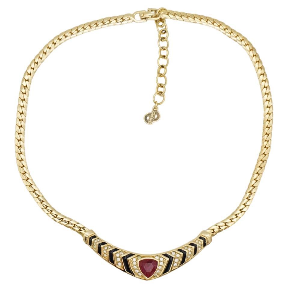 Christian Dior, collier vintage des années 1980 avec pendentif triangulaire en or, rubis et cristaux noirs en vente
