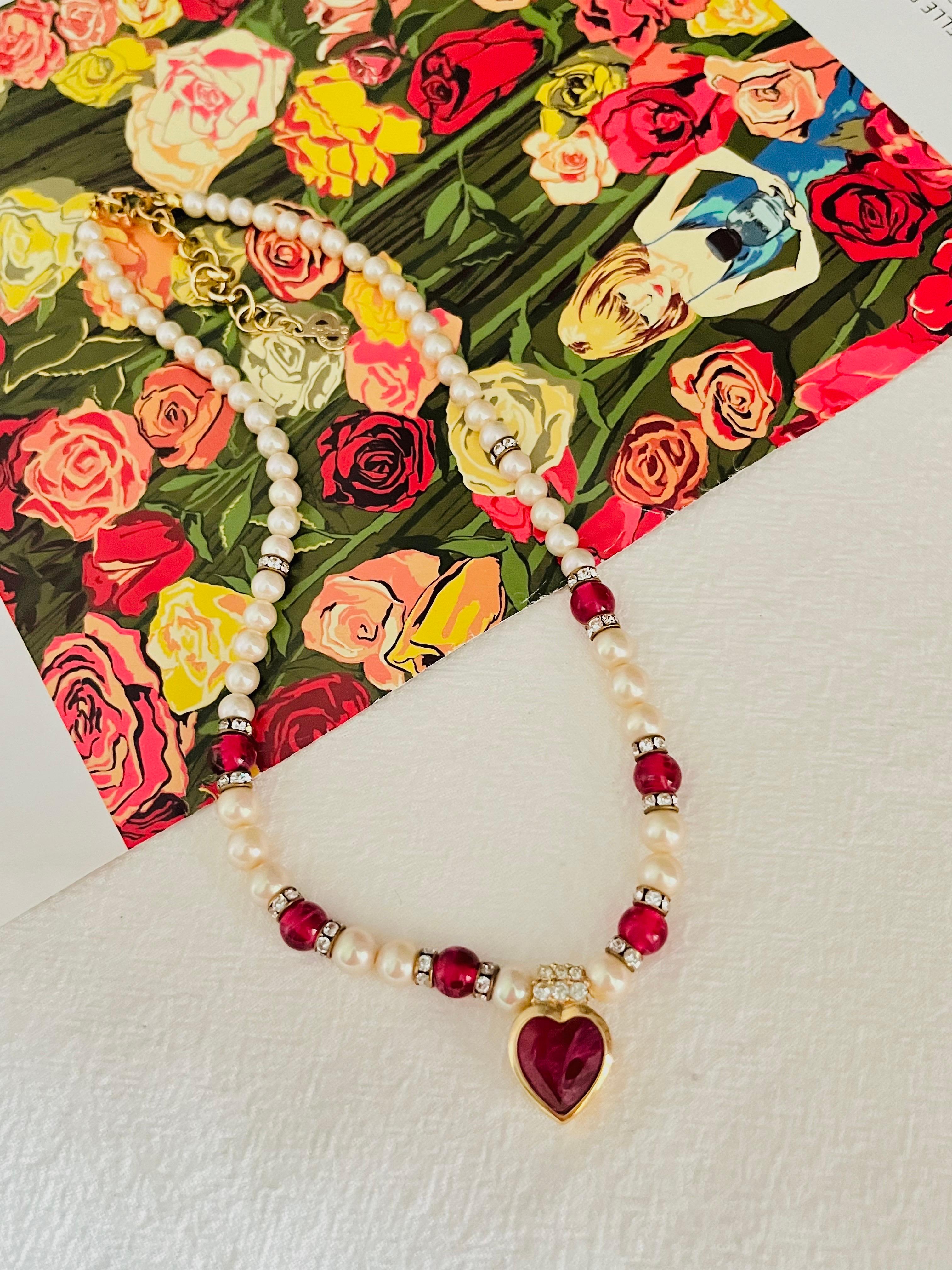 Christian Dior Vintage 1980s Ruby Heart White Pearls Cabochon Crystals Necklace In Excellent Condition For Sale In Wokingham, England
