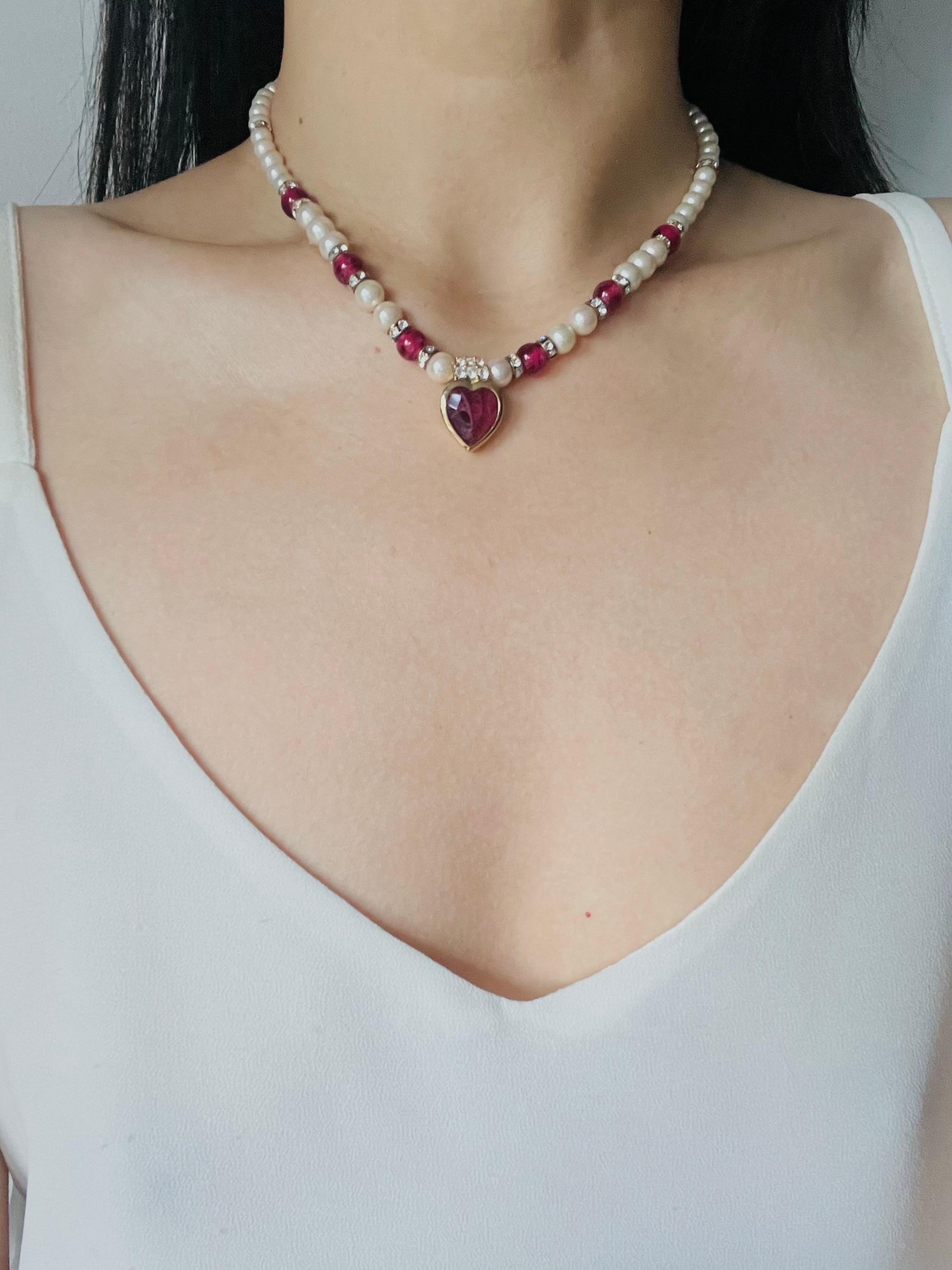 Christian Dior Vintage 1980s Ruby Heart White Pearls Cabochon Crystals Necklace For Sale 3