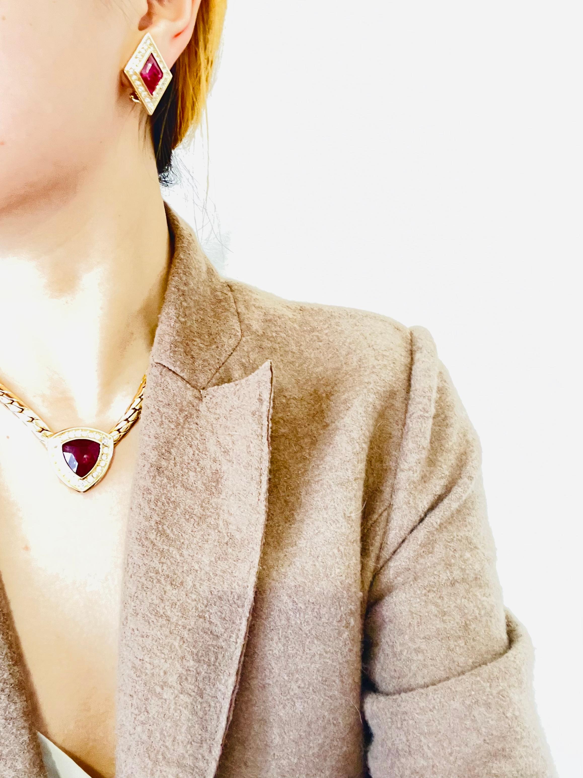 Christian Dior Vintage 1980s Ruby Red Diamond Triangle Crystals Gold Necklace For Sale 3