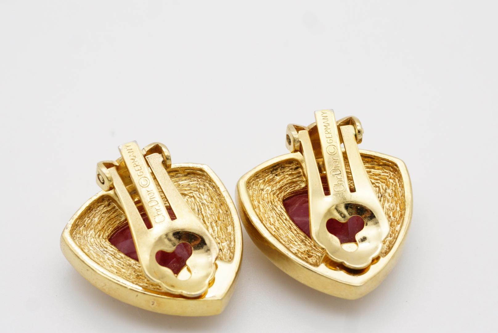 Christian Dior Vintage 1980s Ruby Triangle Shield Crystals Gold Clip Earrings For Sale 7