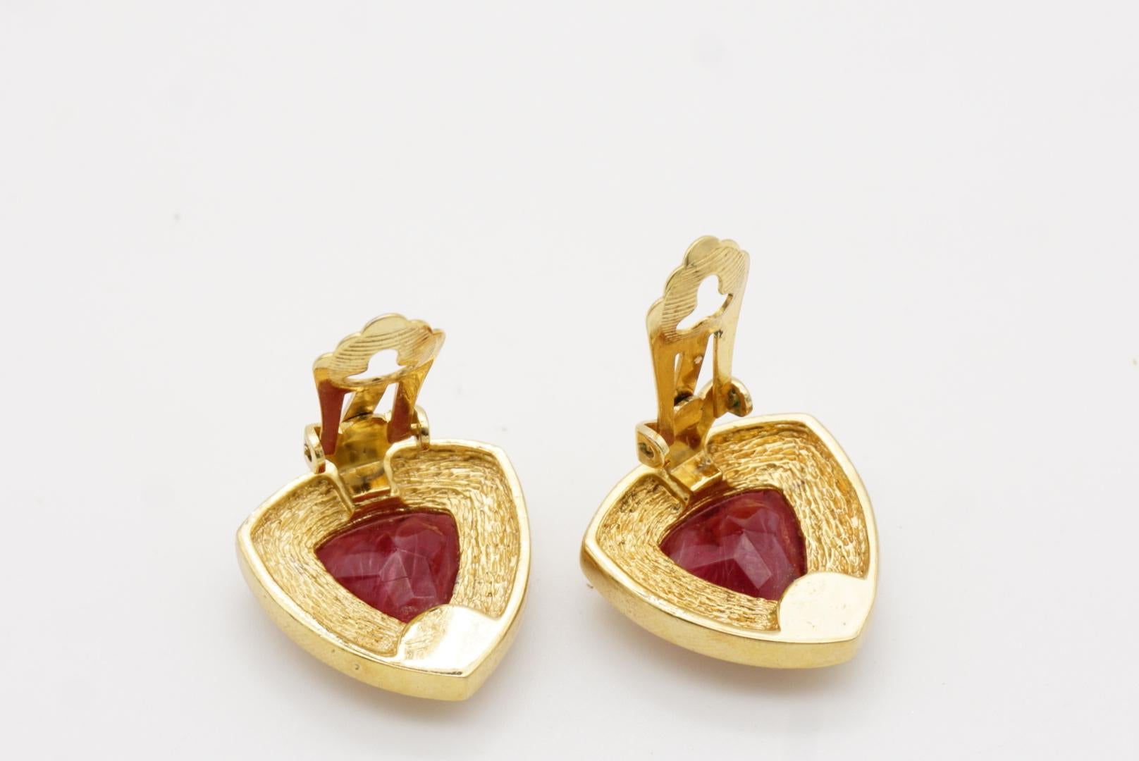 Christian Dior Vintage 1980s Ruby Triangle Shield Crystals Gold Clip Earrings For Sale 8