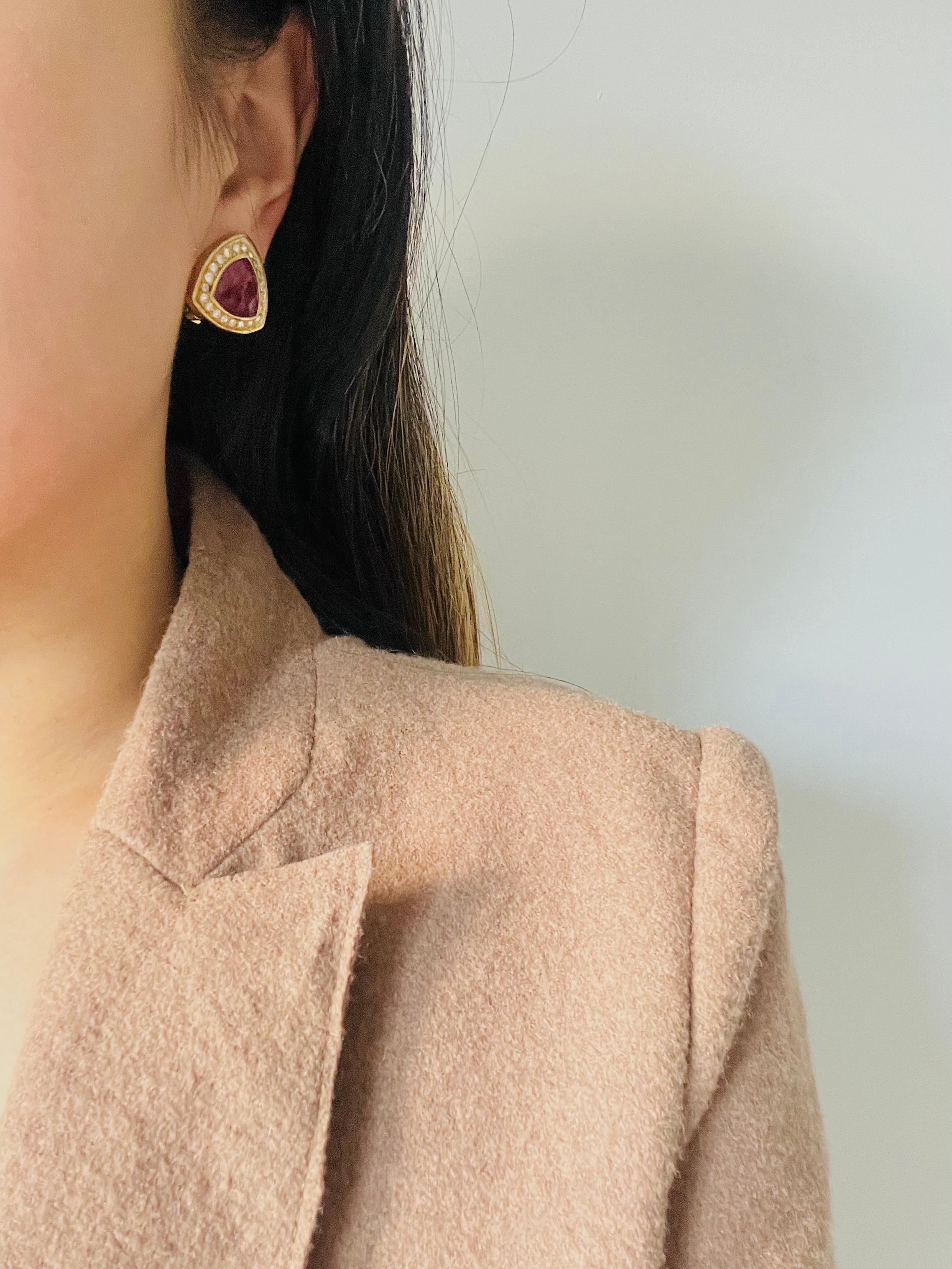 Christian Dior Vintage 1980s Ruby Triangle Shield Crystals Gold Clip Earrings For Sale 1