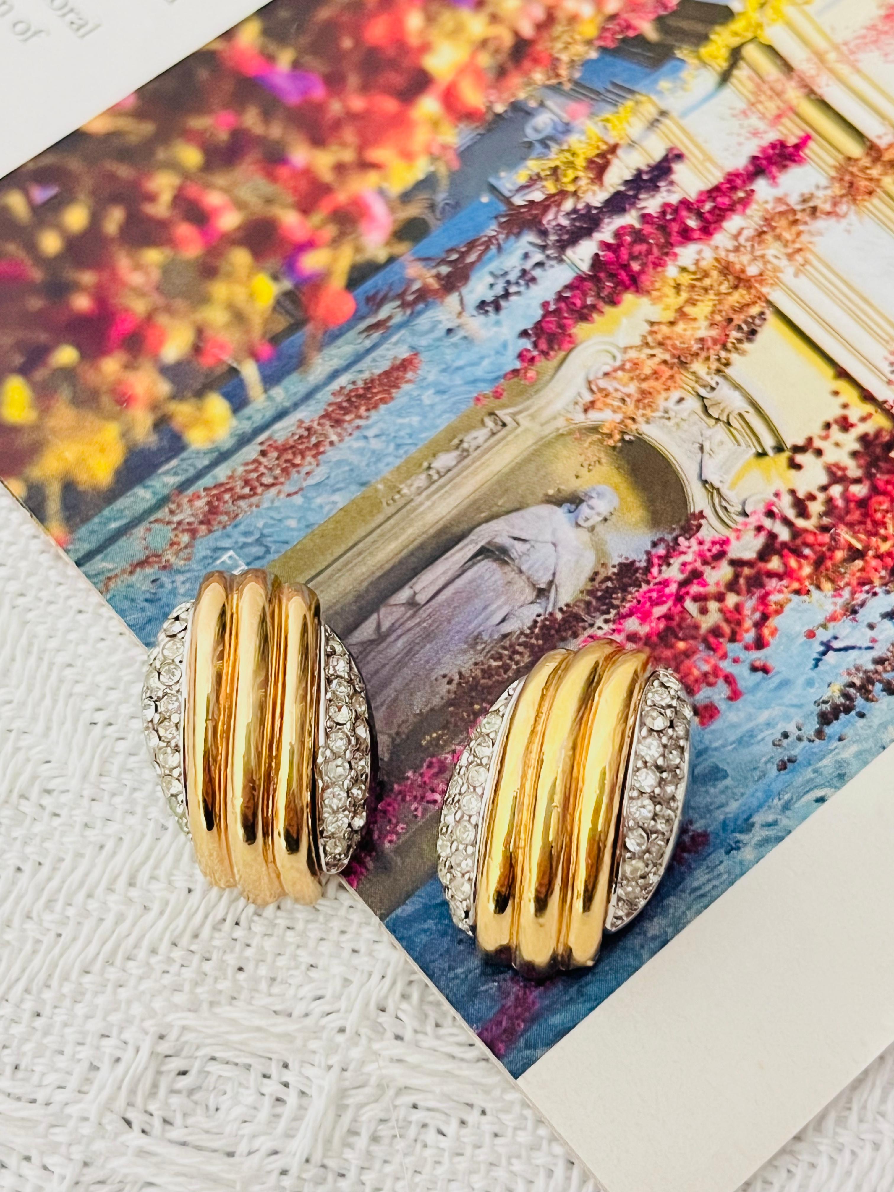 Christian Dior Vintage 1980s Unisex Shell Double Row Crystals Silver Gold Patchwork Chunky Statement Modernist Clip Earrings

Very good condition. Not any stones lost. 100% genuine. Rare to find.

A very beautiful pair of clip on earrings by Chr.
