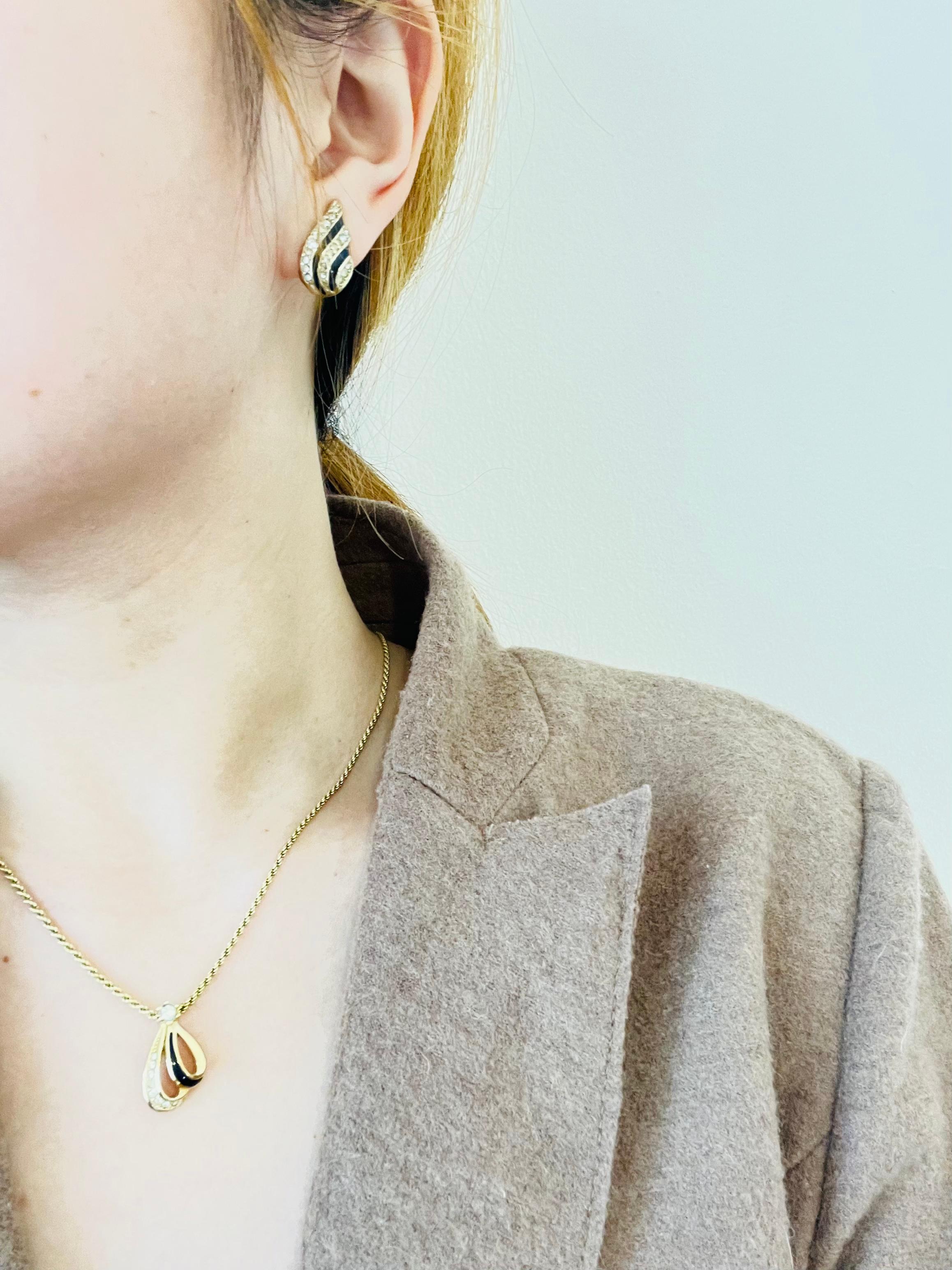 Christian Dior Vintage 1980s Shell Petal Crystal Black Enamel Pendant Necklace For Sale 4