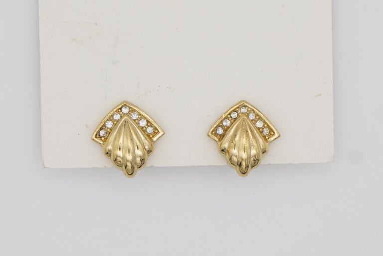 Christian Dior Vintage 1980s White Jelly Belly Shell Crystals Clip On  Earrings For Sale at 1stDibs