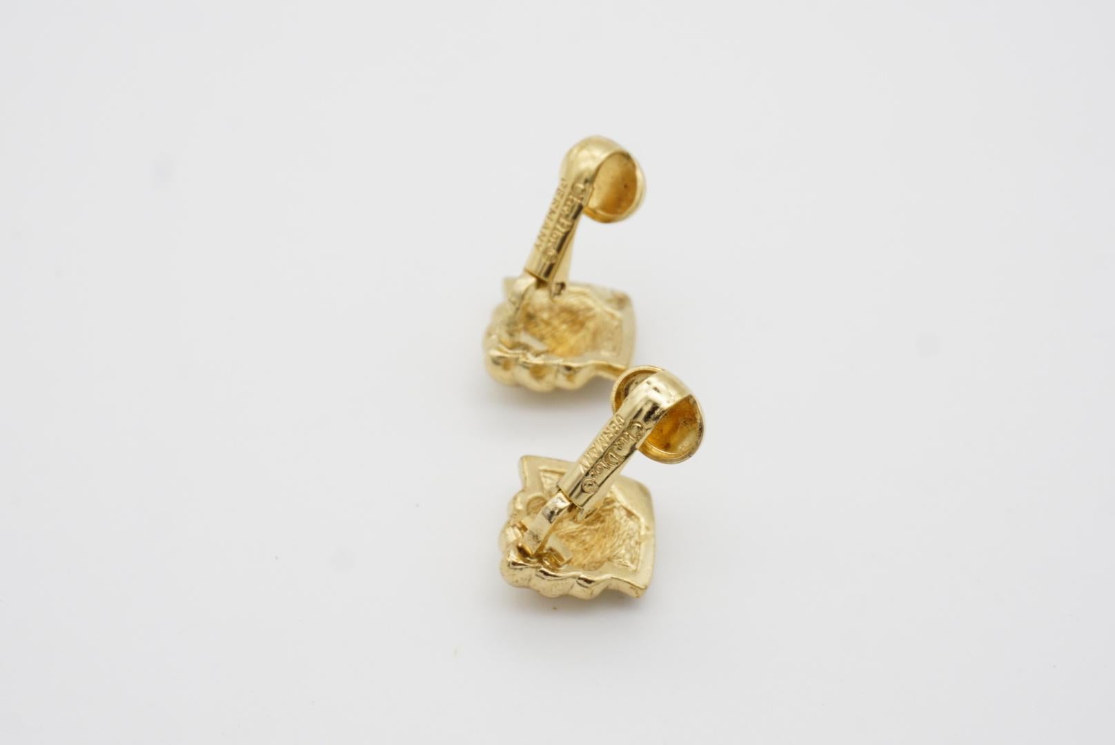 Christian Dior Vintage 1980s Shell Triangle Diamond Crystals Gold Clip Earrings For Sale 6