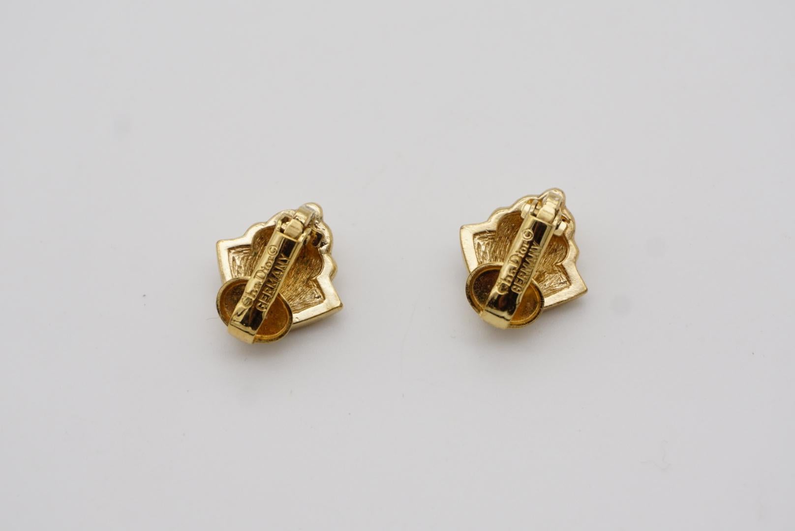 Christian Dior Vintage 1980s Shell Triangle Diamond Crystals Gold Clip Earrings For Sale 7