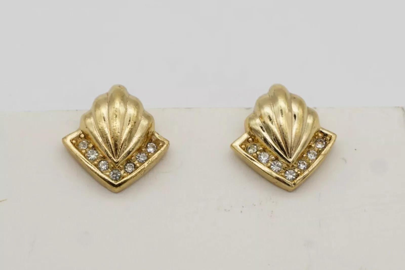 Christian Dior Vintage 1980s Shell Triangle Diamond Crystals Gold Clip Earrings For Sale 8