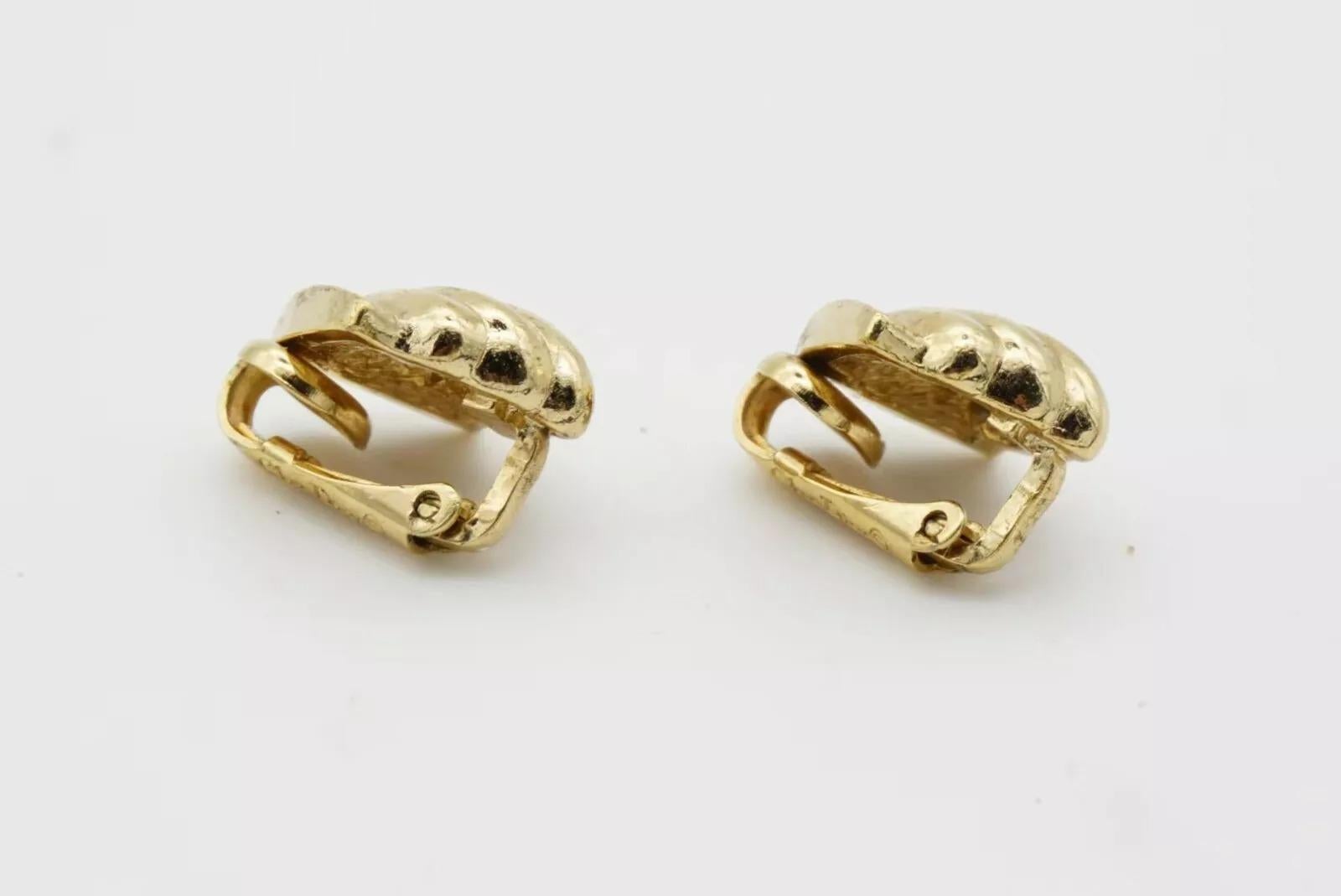 Christian Dior Vintage 1980s Shell Triangle Diamond Crystals Gold Clip Earrings For Sale 10