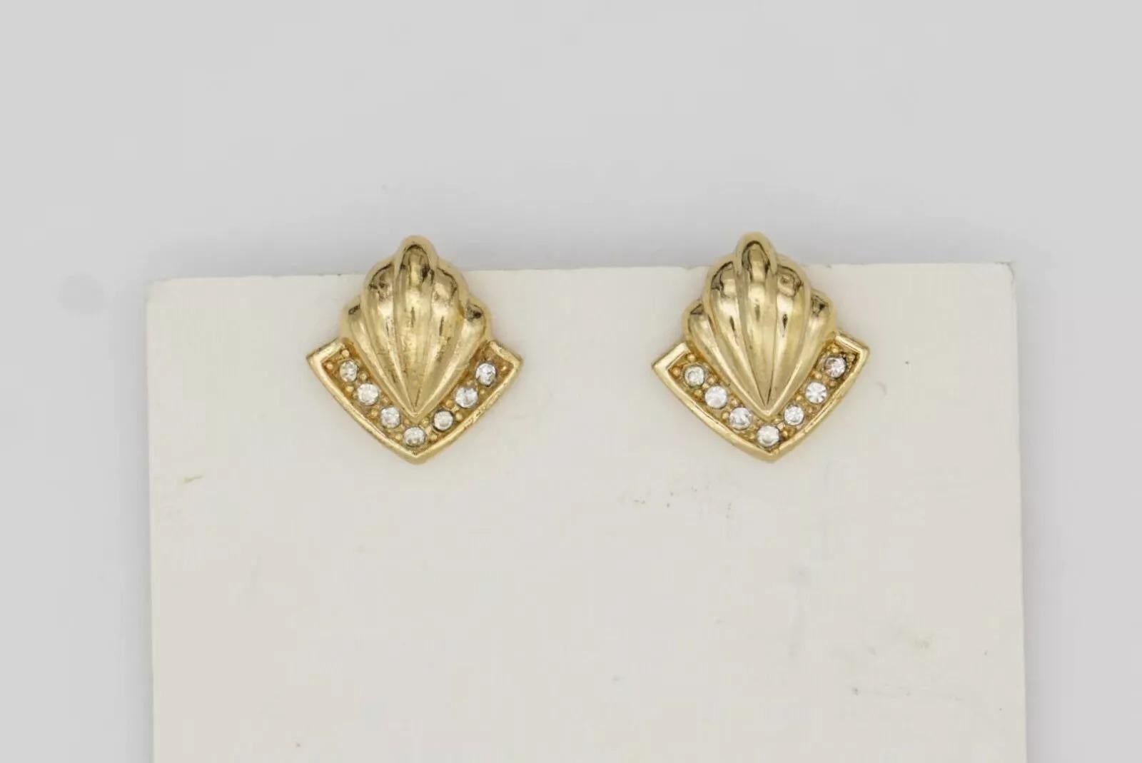 Christian Dior Vintage 1980s Shell Triangle Diamond Crystals Gold Clip Earrings For Sale 3