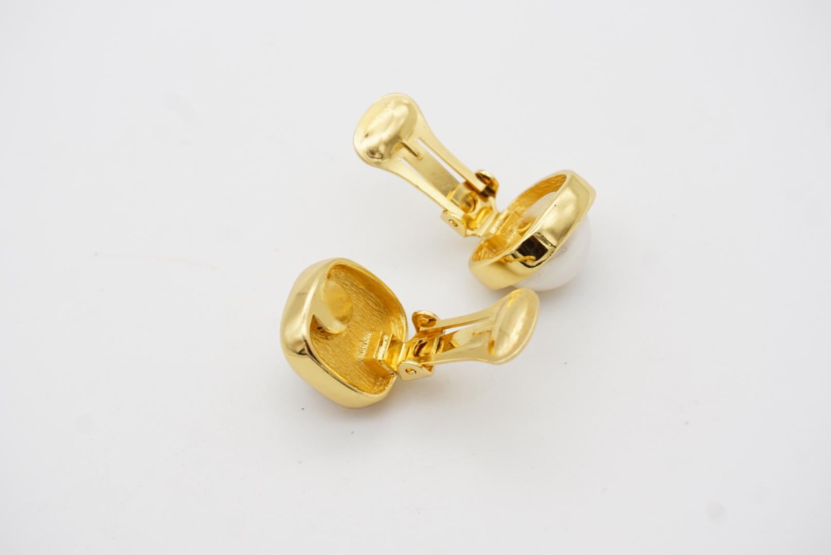 Christian Dior Vintage 1980s Square Cube White Round Pearl Gold Clip Earrings For Sale 7