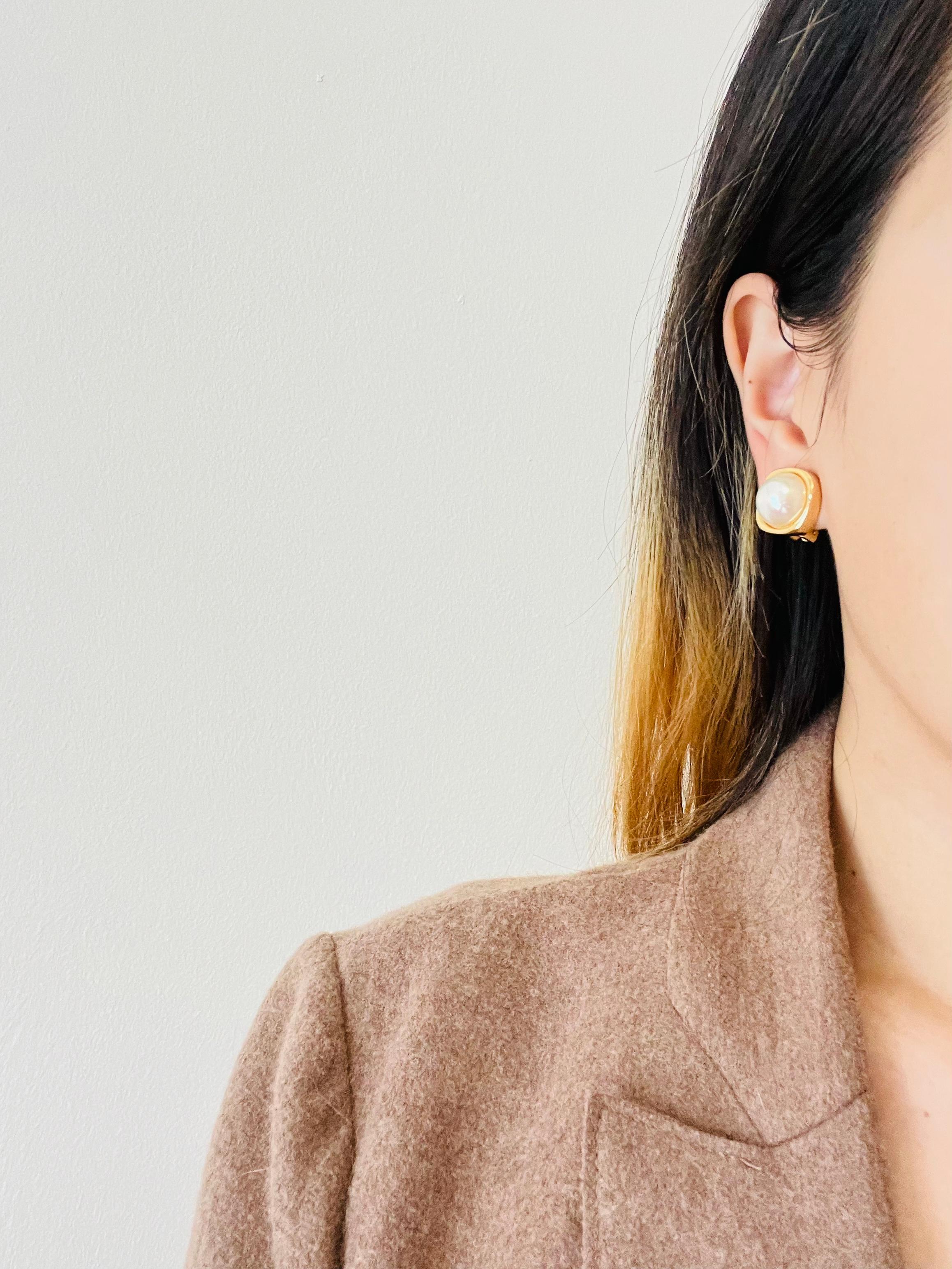 Women's or Men's Christian Dior Vintage 1980s Square Cube White Round Pearl Gold Clip Earrings For Sale