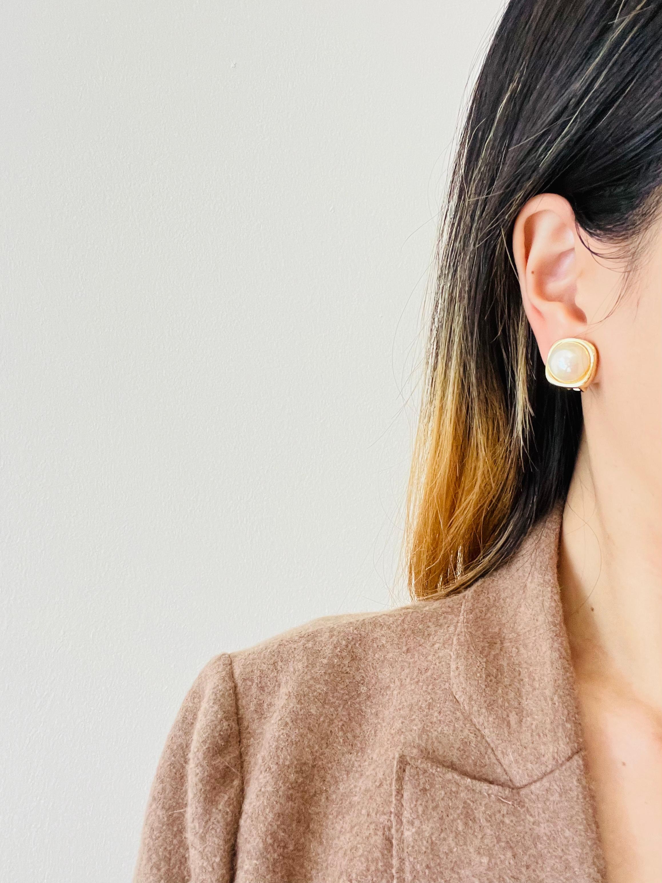 Christian Dior Vintage 1980s Square Cube White Round Pearl Gold Clip Earrings For Sale 1