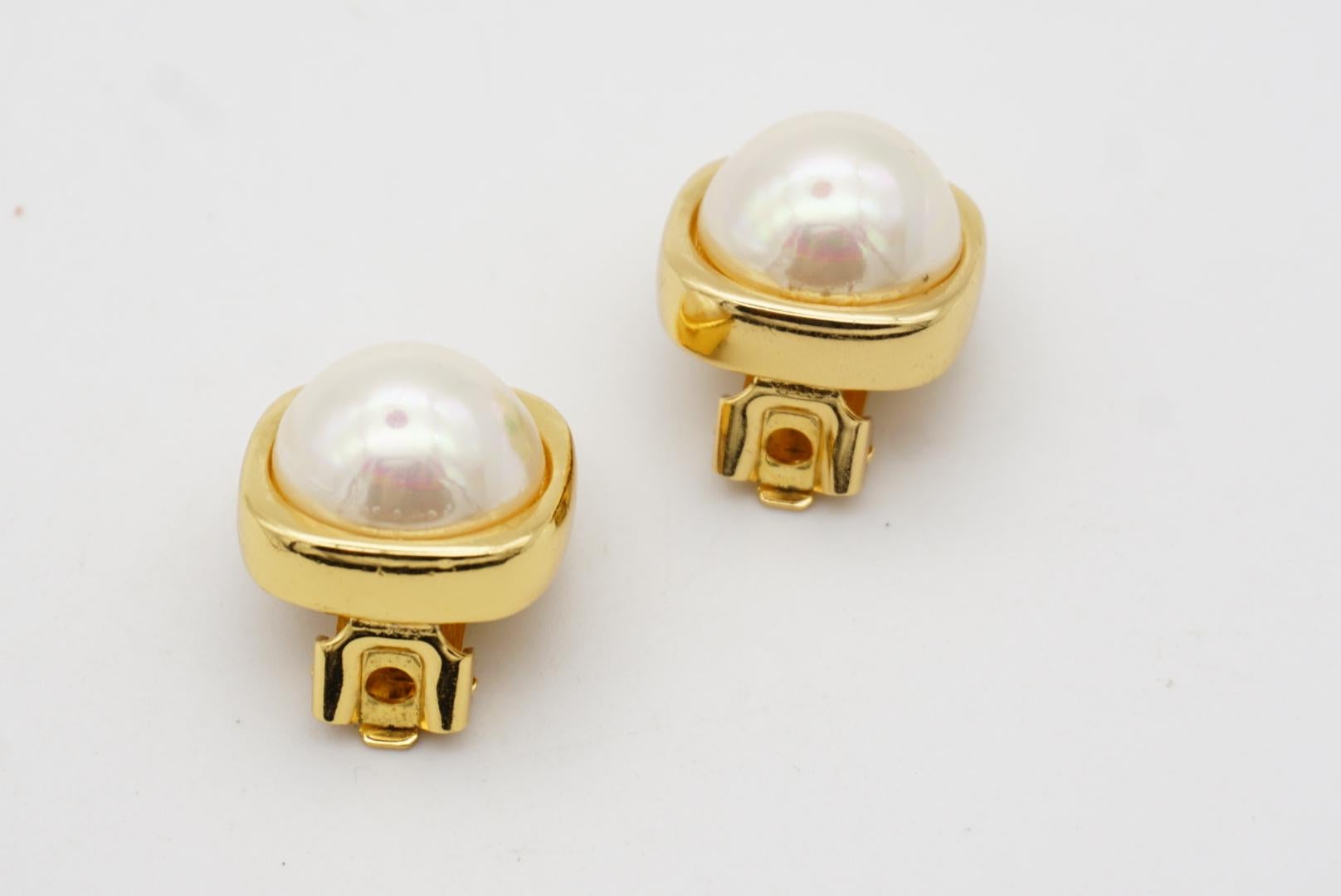 Christian Dior Vintage 1980s Square Cube White Round Pearl Gold Clip Earrings  For Sale 4