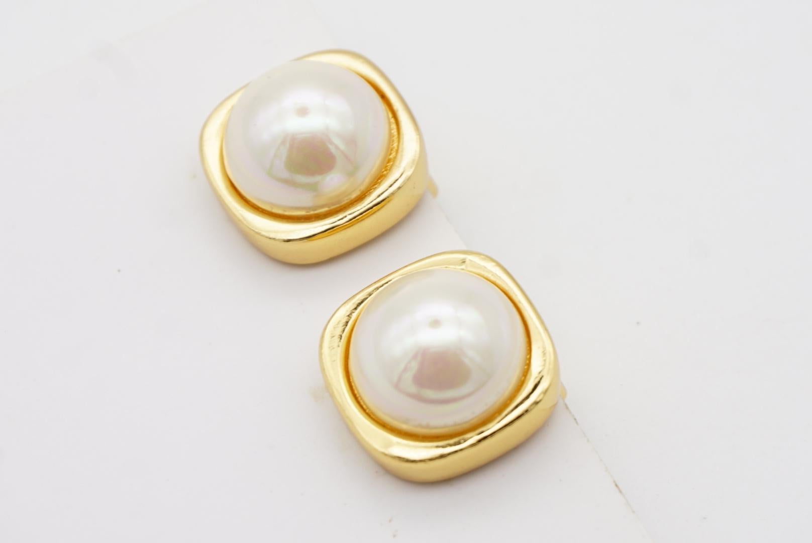Christian Dior Vintage 1980s Square Cube White Round Pearl Gold Clip Earrings For Sale 4