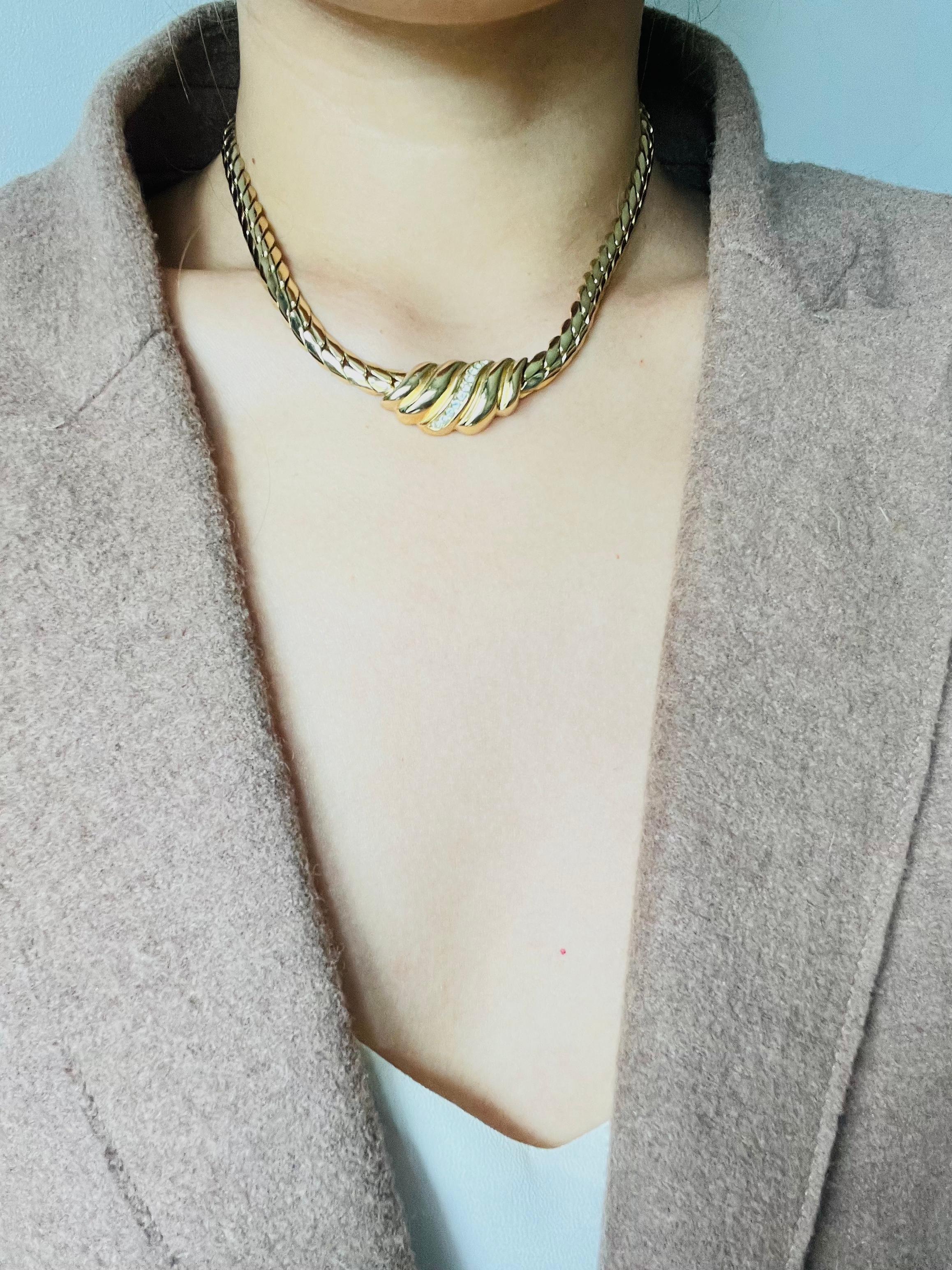 Women's or Men's Christian Dior Vintage 1980s Swirl Wavy Conch Crystals Pendant Gold Necklace For Sale
