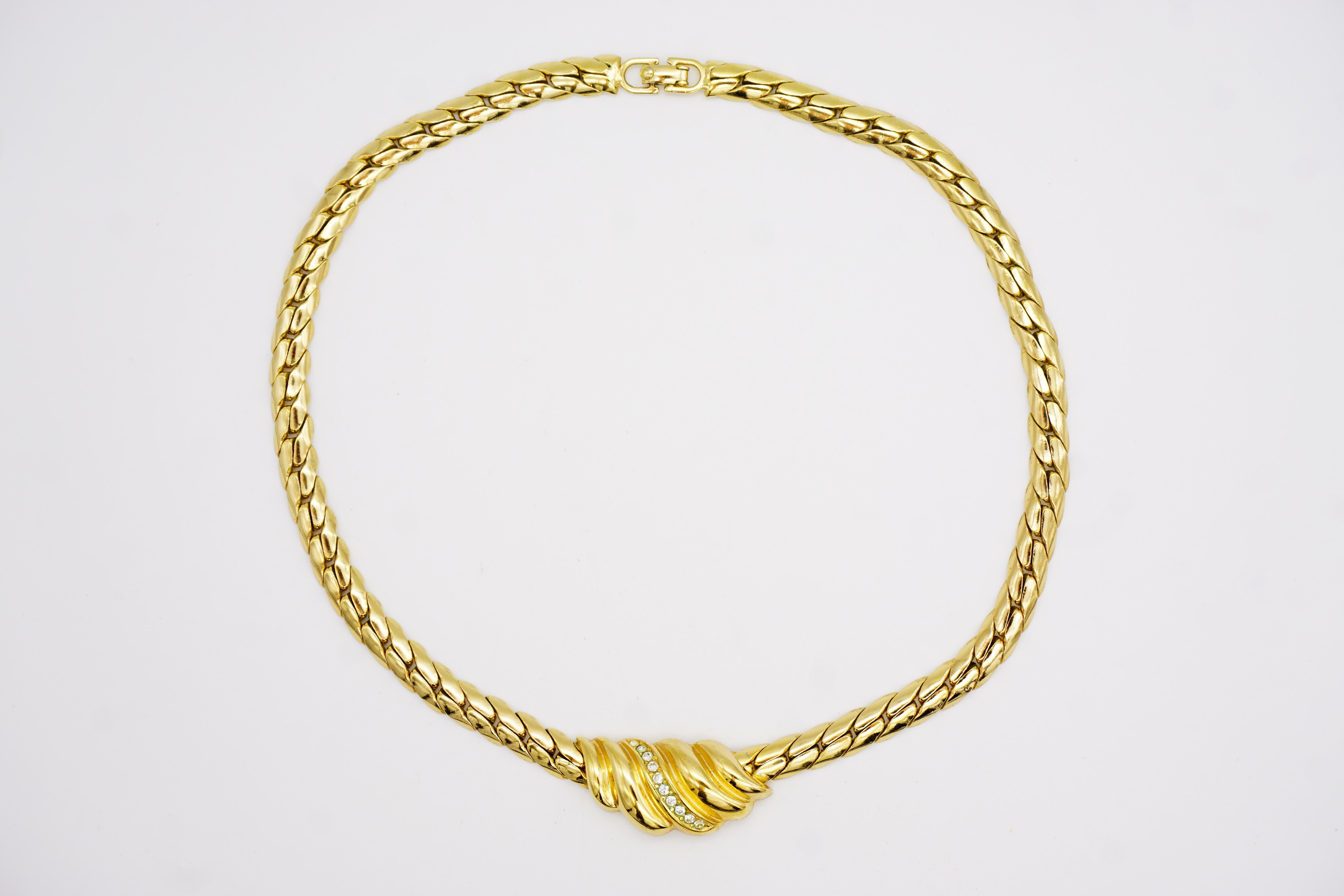 Christian Dior Vintage 1980s Swirl Wavy Conch Crystals Pendant Gold Necklace For Sale 3