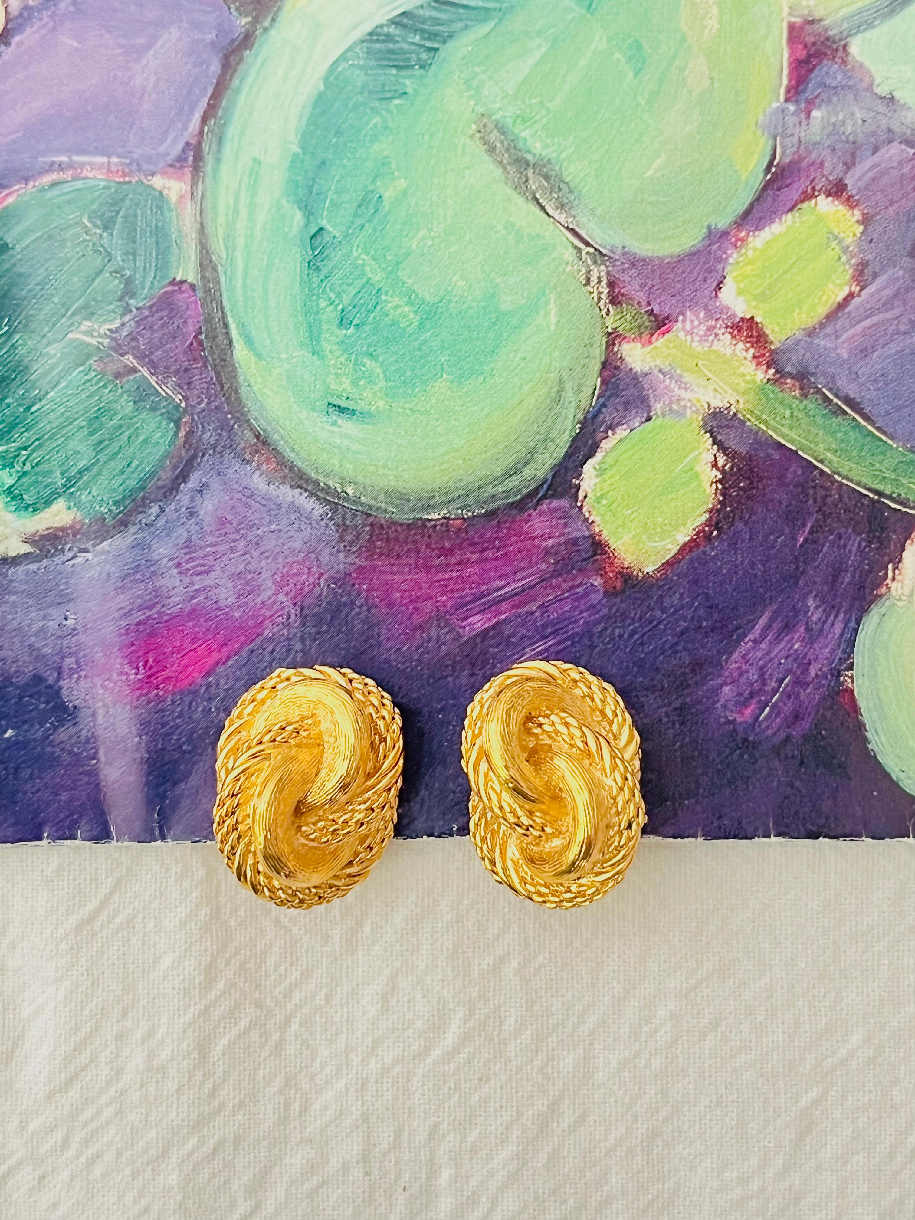 Christian Dior Vintage 1980er Jahre Texturierte ineinandergreifende gedrehte Gold-Clip-Ohrringe mit gedrehtem Knoten im Zustand „Hervorragend“ im Angebot in Wokingham, England