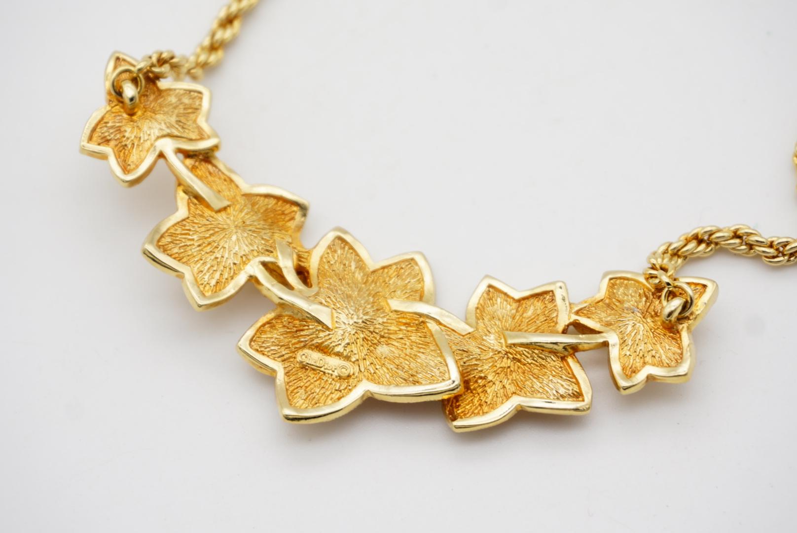 Christian Dior Vintage 1980s Textured Ivy Maple Five Leaf Pendant Gold Necklace For Sale 5