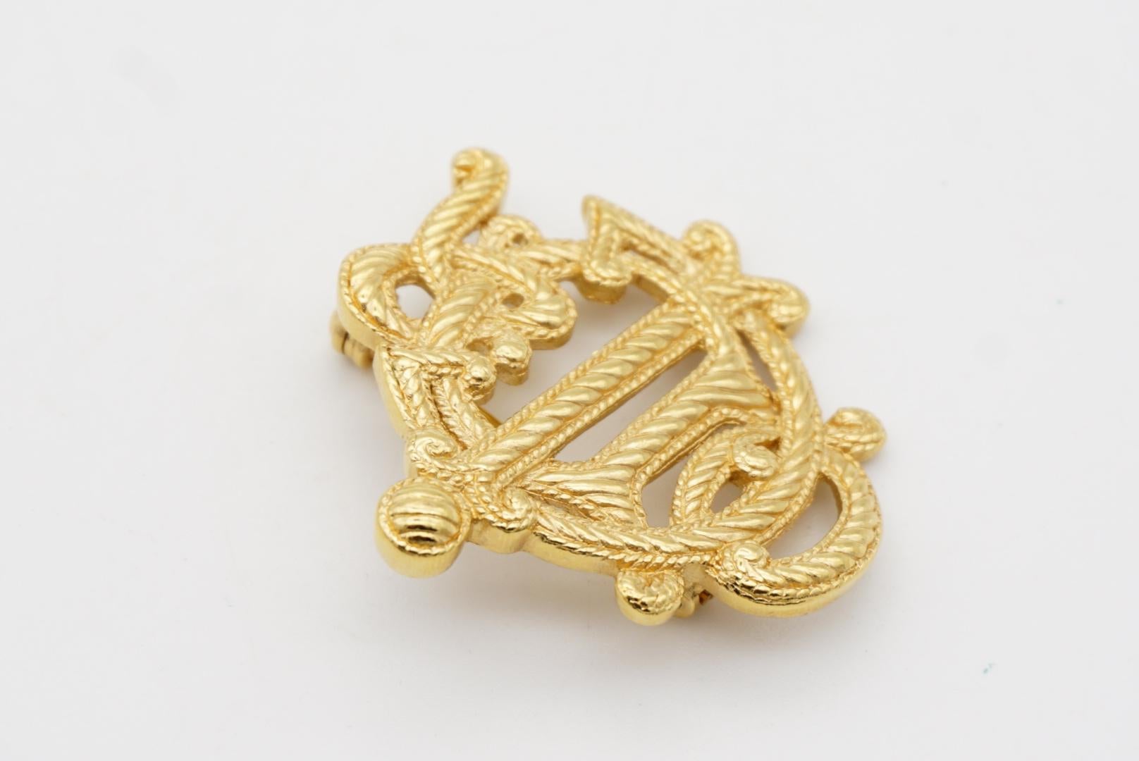 Christian Dior Vintage 1980s Textured Large Logo Monogram Rope Gold Brooch For Sale 2