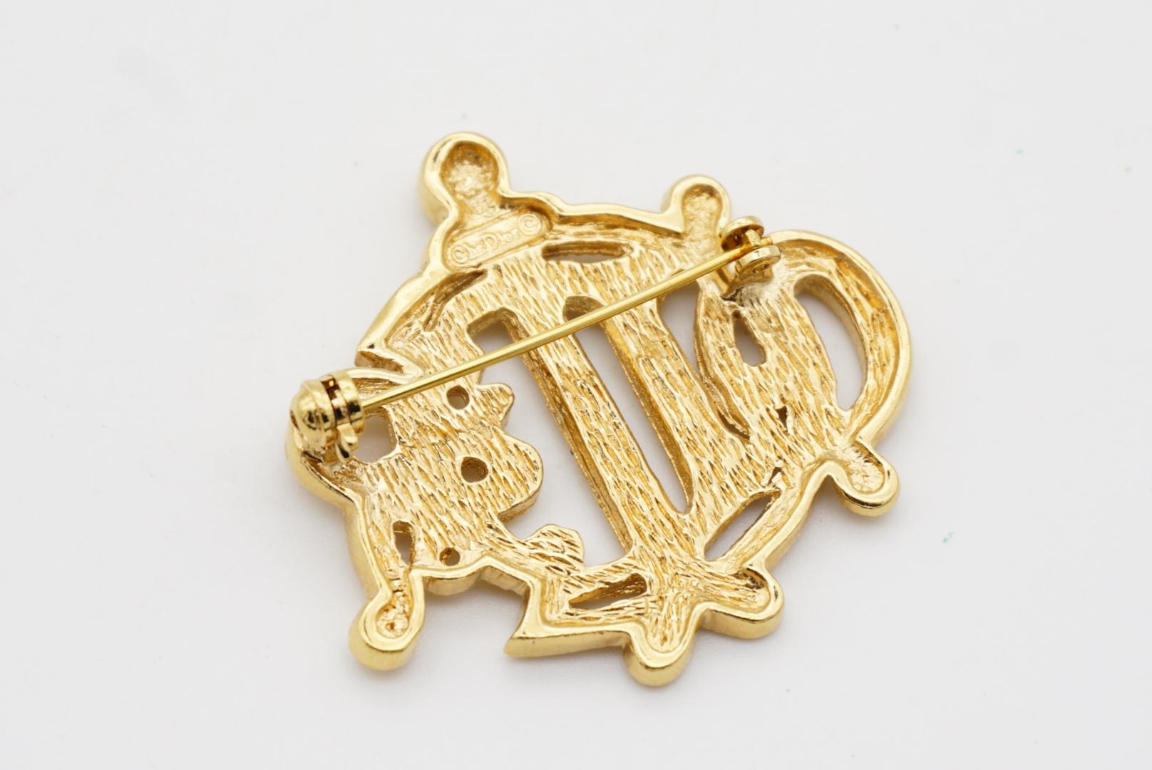 Christian Dior Vintage 1980s Textured Large Logo Monogram Rope Gold Brooch For Sale 3